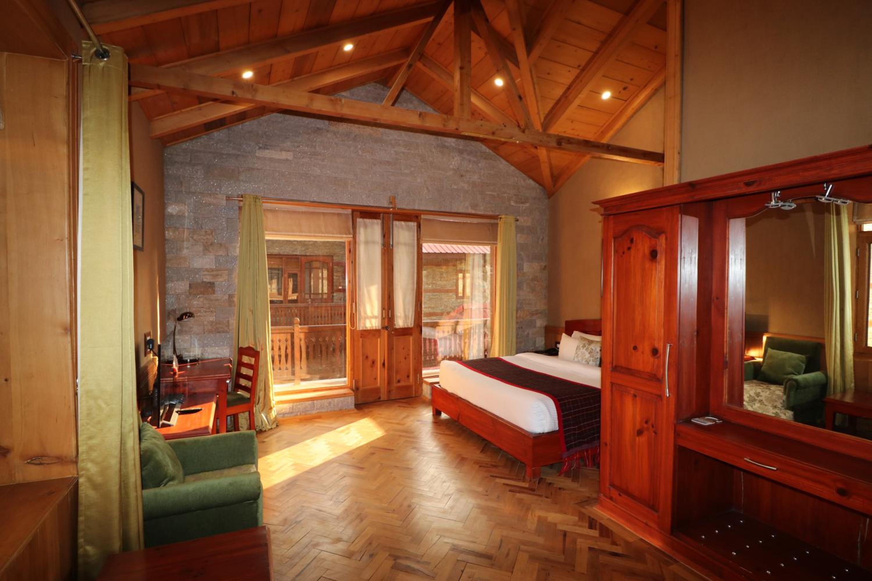 Superior King Room - Photo 15