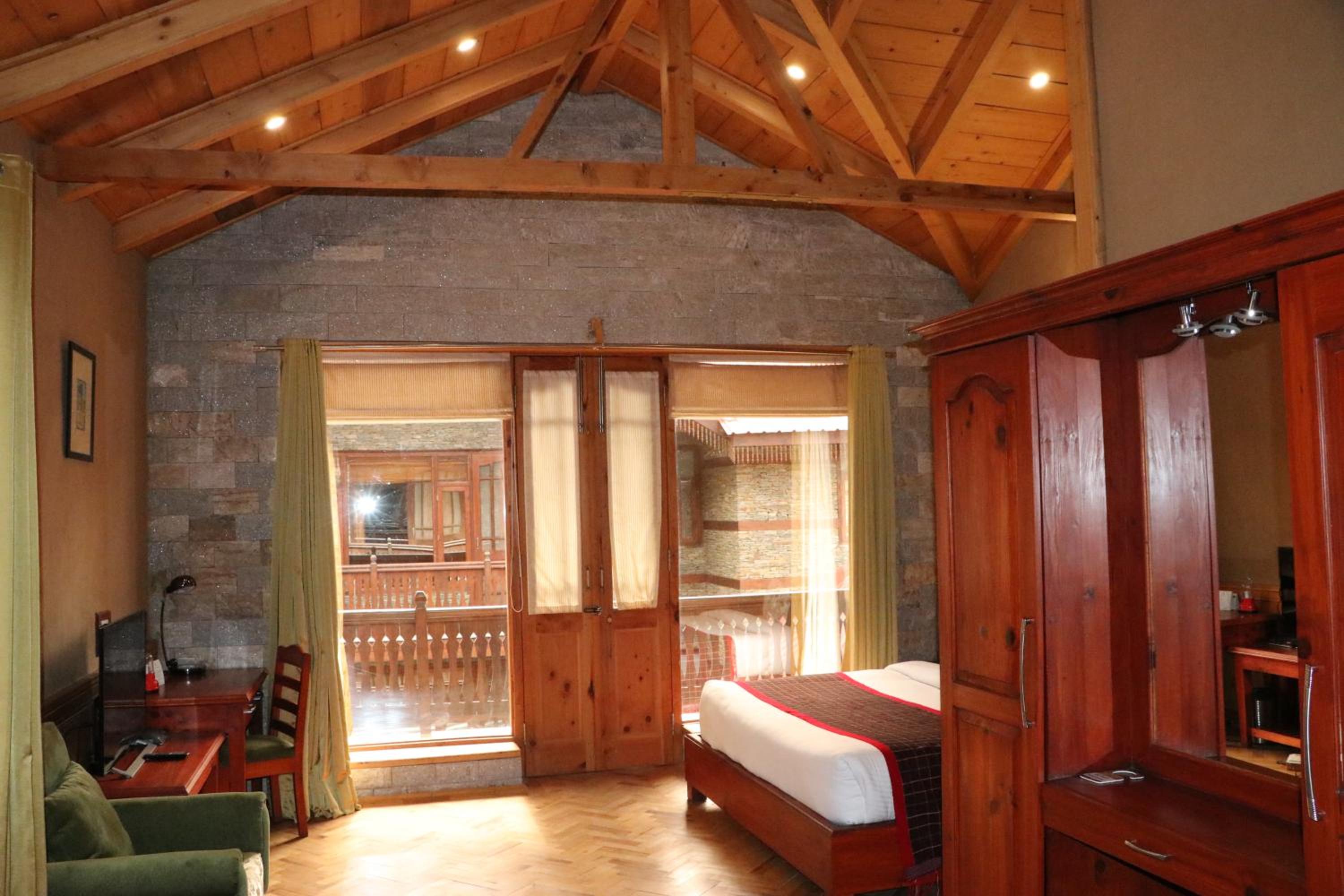 Superior King Room - Photo 14