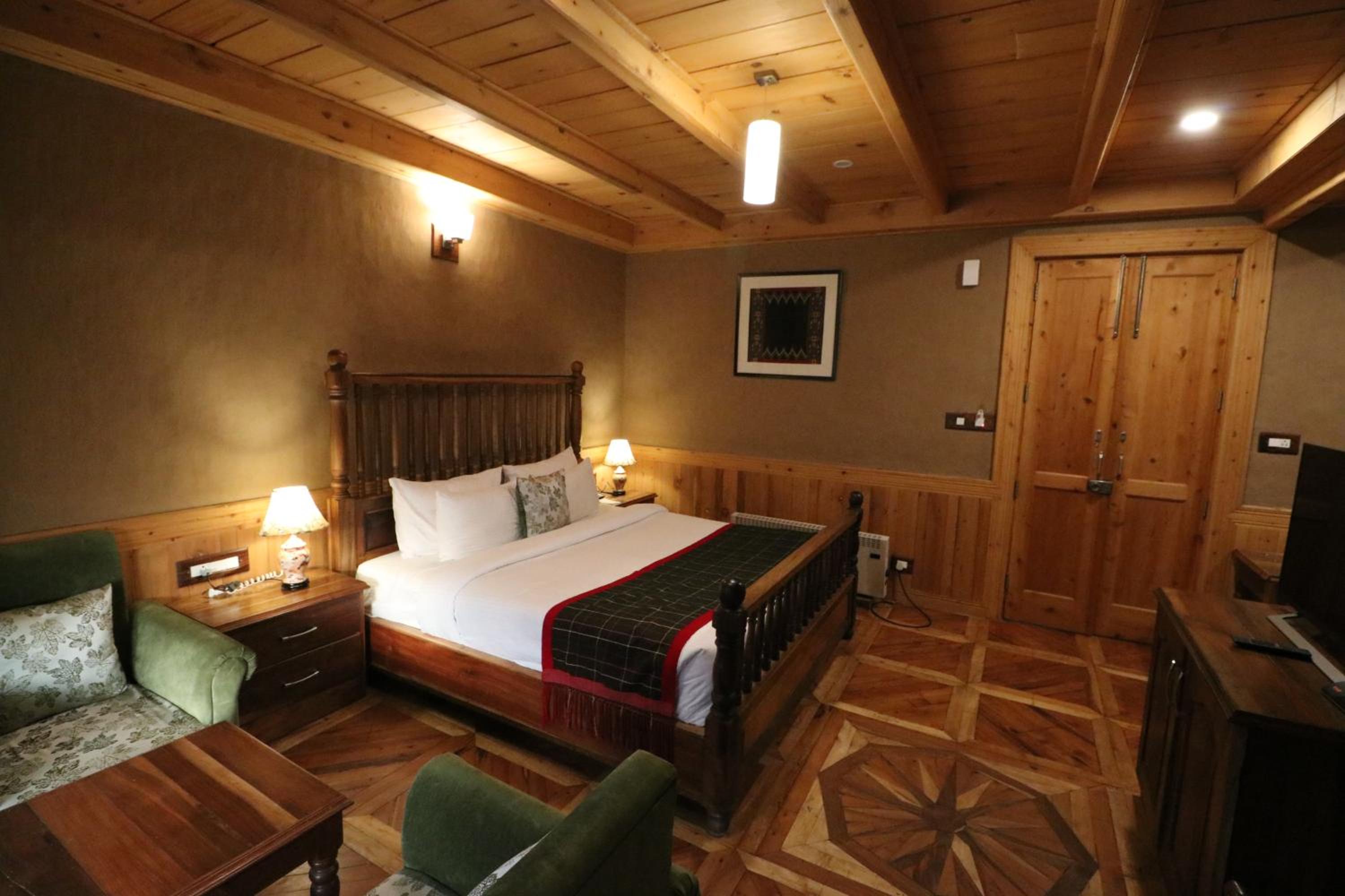 Deluxe Double Room with Balcony - Photo 1
