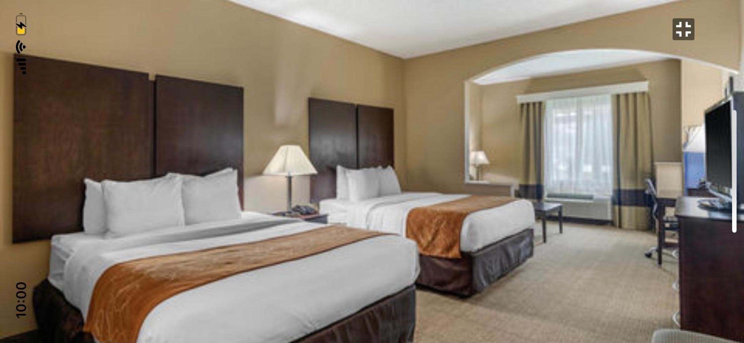 Queen Suite with Two Queen Beds - Non-Smoking - Photo 1