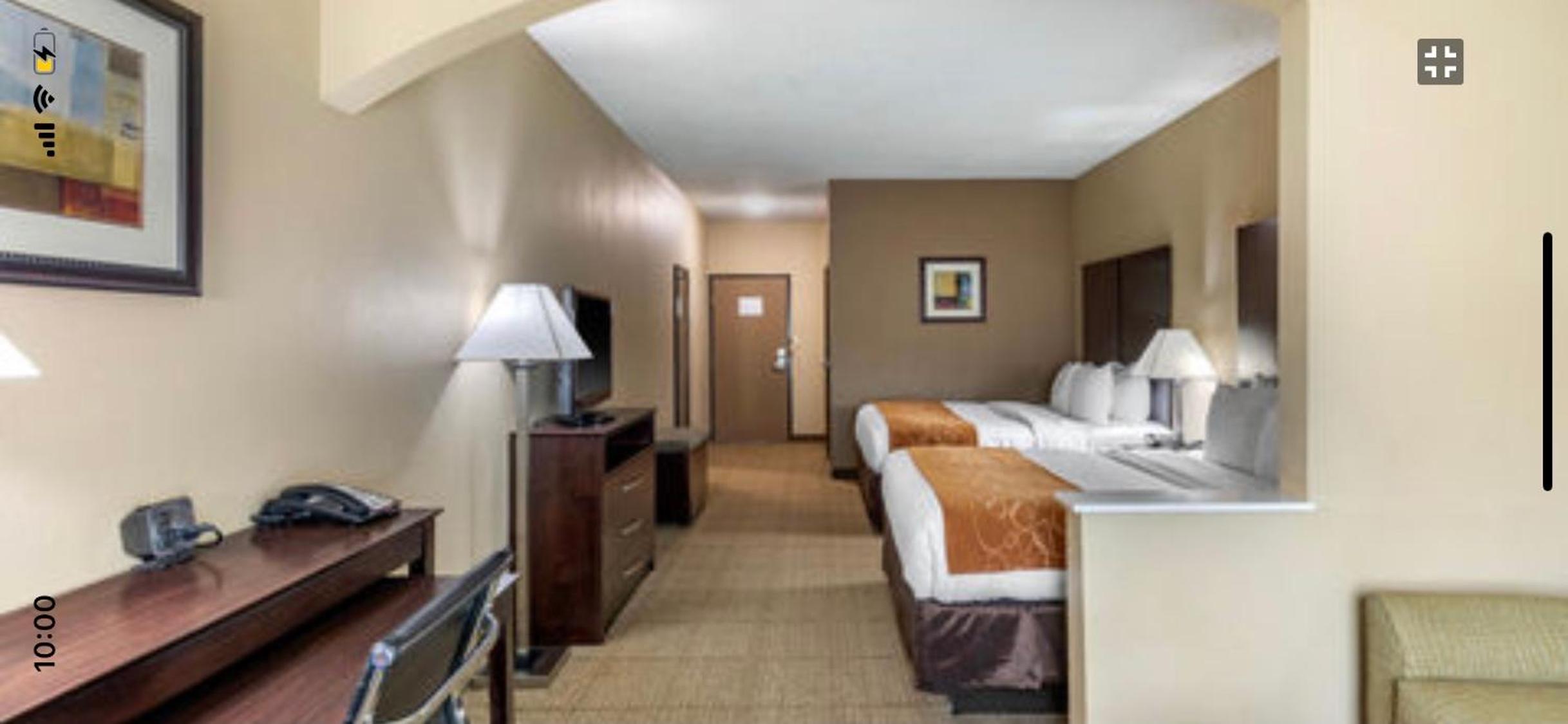 Queen Suite with Two Queen Beds - Non-Smoking - Photo 4