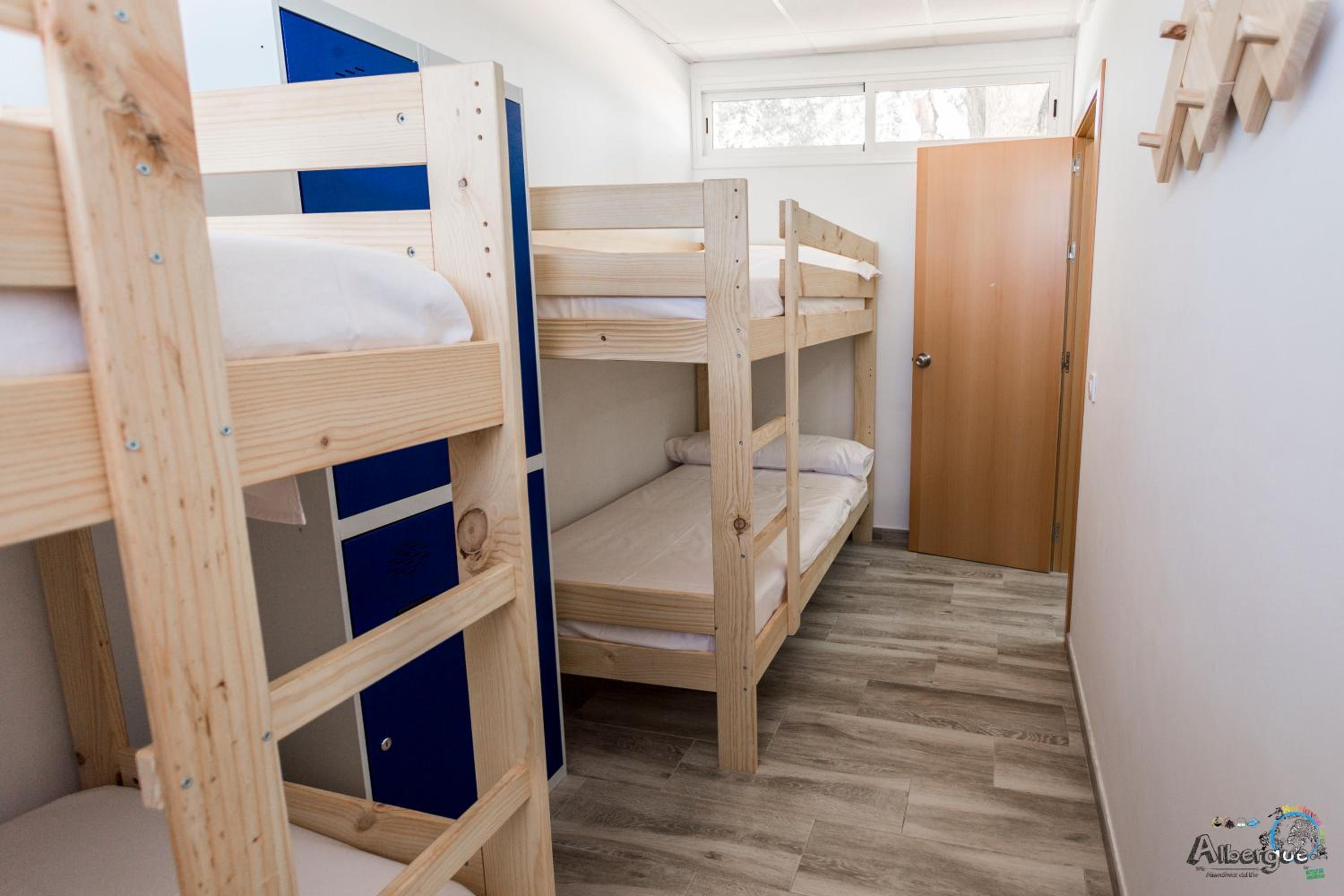 Habitación Cuádruple Económica con Baño Compartido