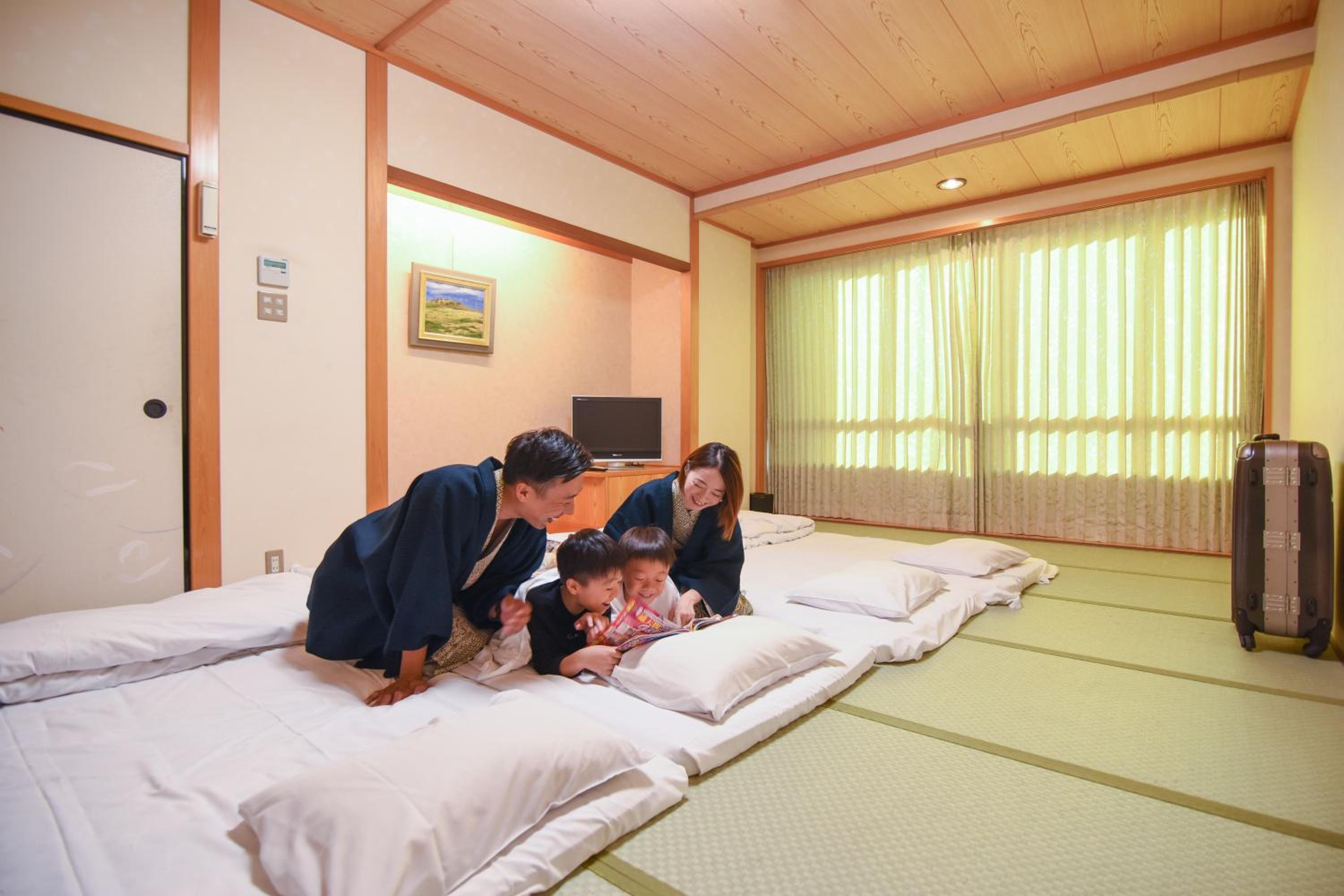 Japanese-Style Room with Dome View thumbnail 5