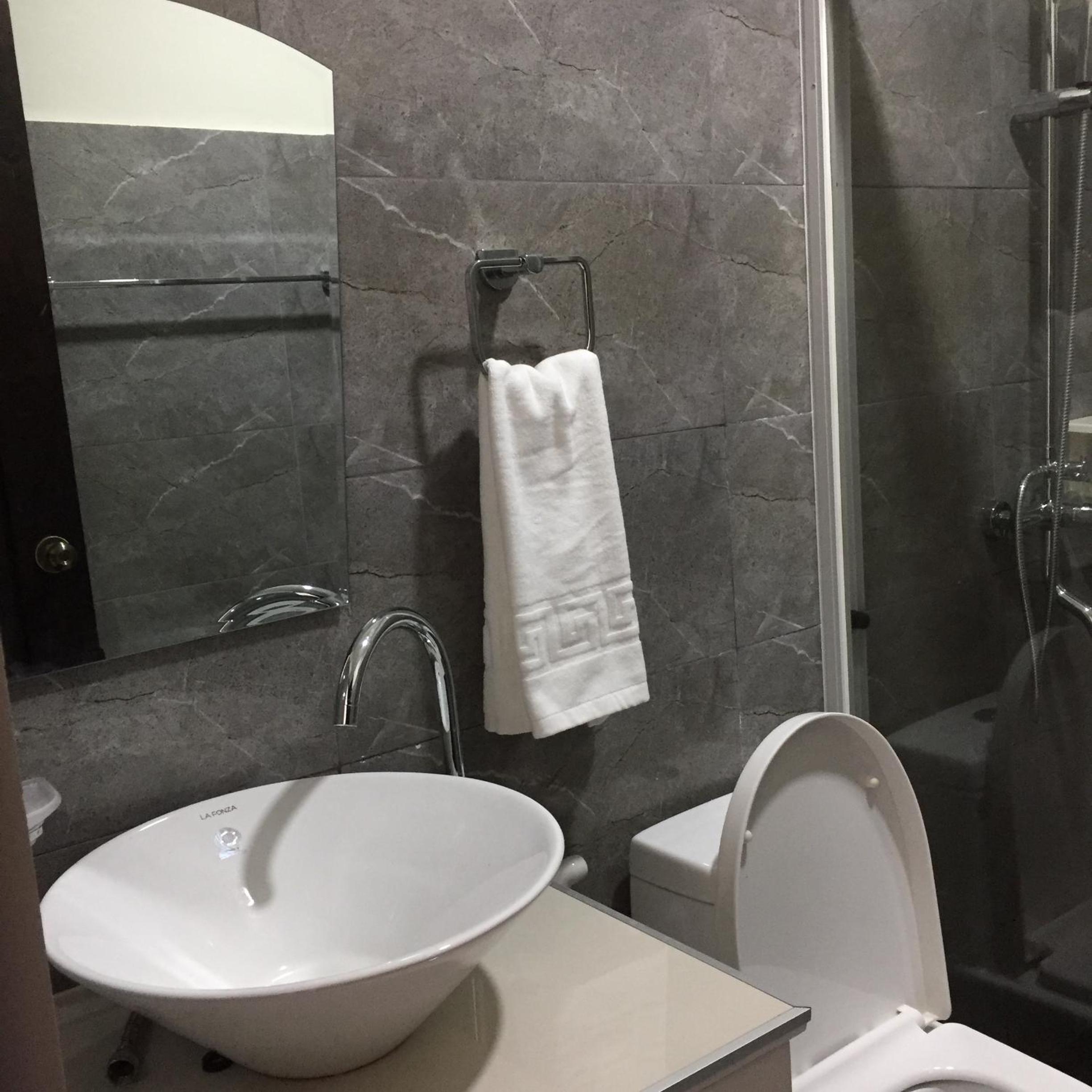 Double Room with Balcony - Photo 6
