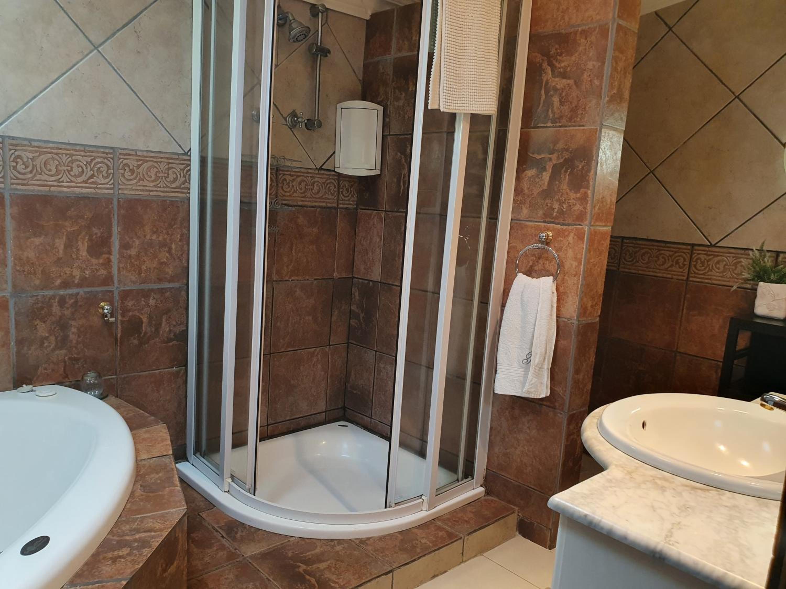 Double Room with Private Bathroom - Photo 3