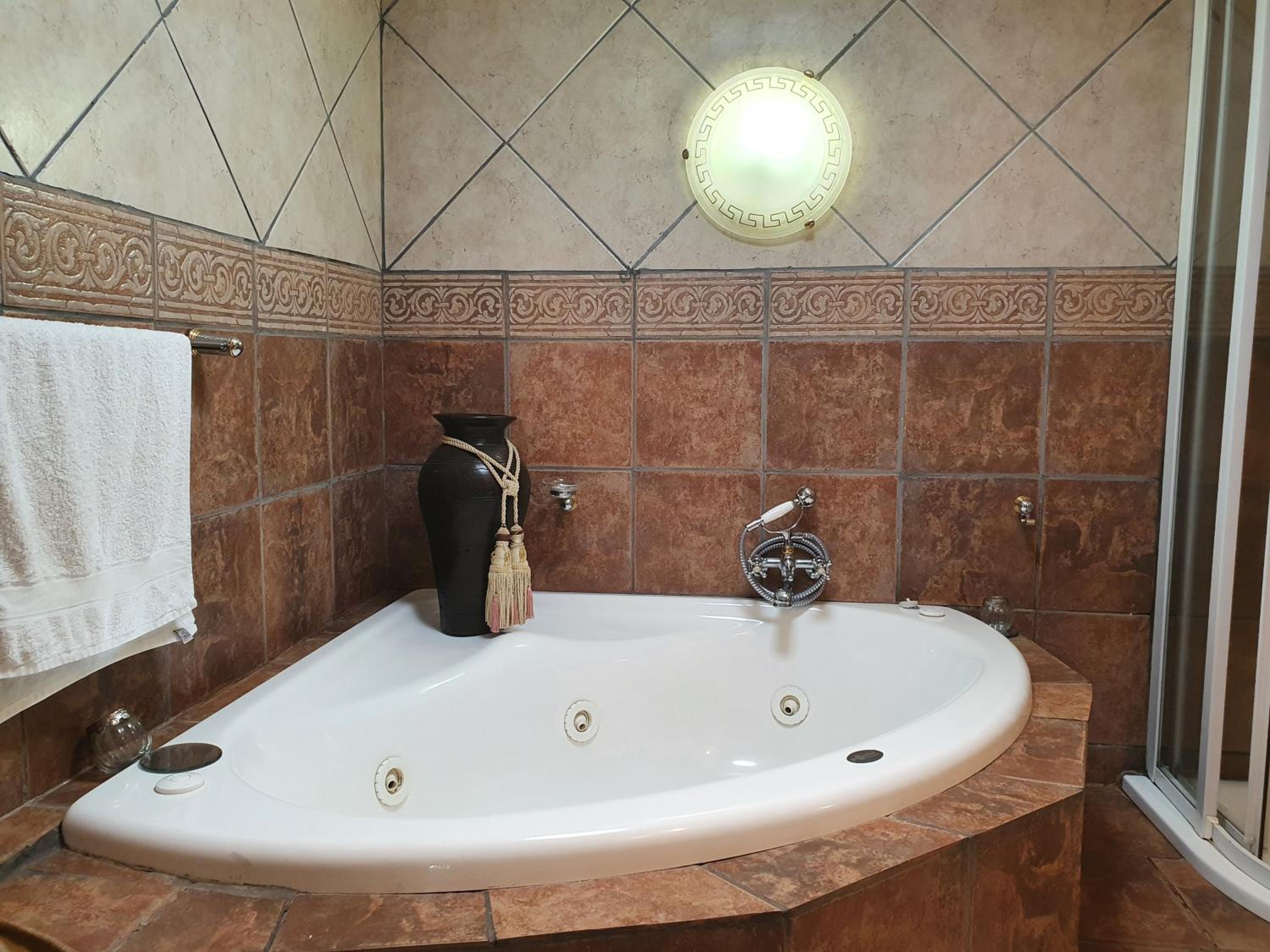 Double Room with Private Bathroom - Photo 5
