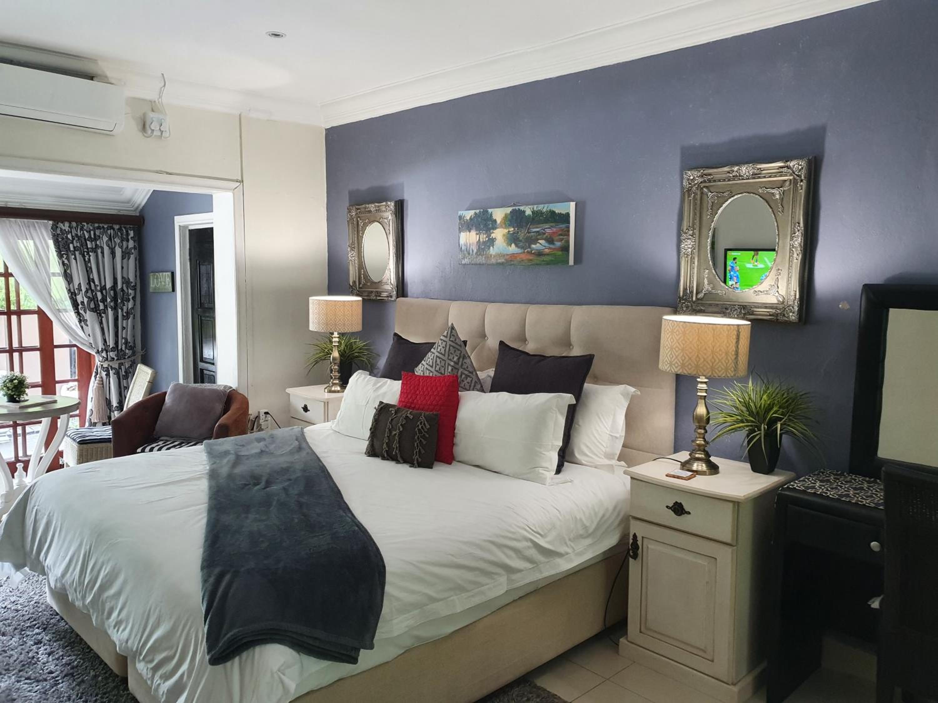 Double Room with Private Bathroom - Photo 6