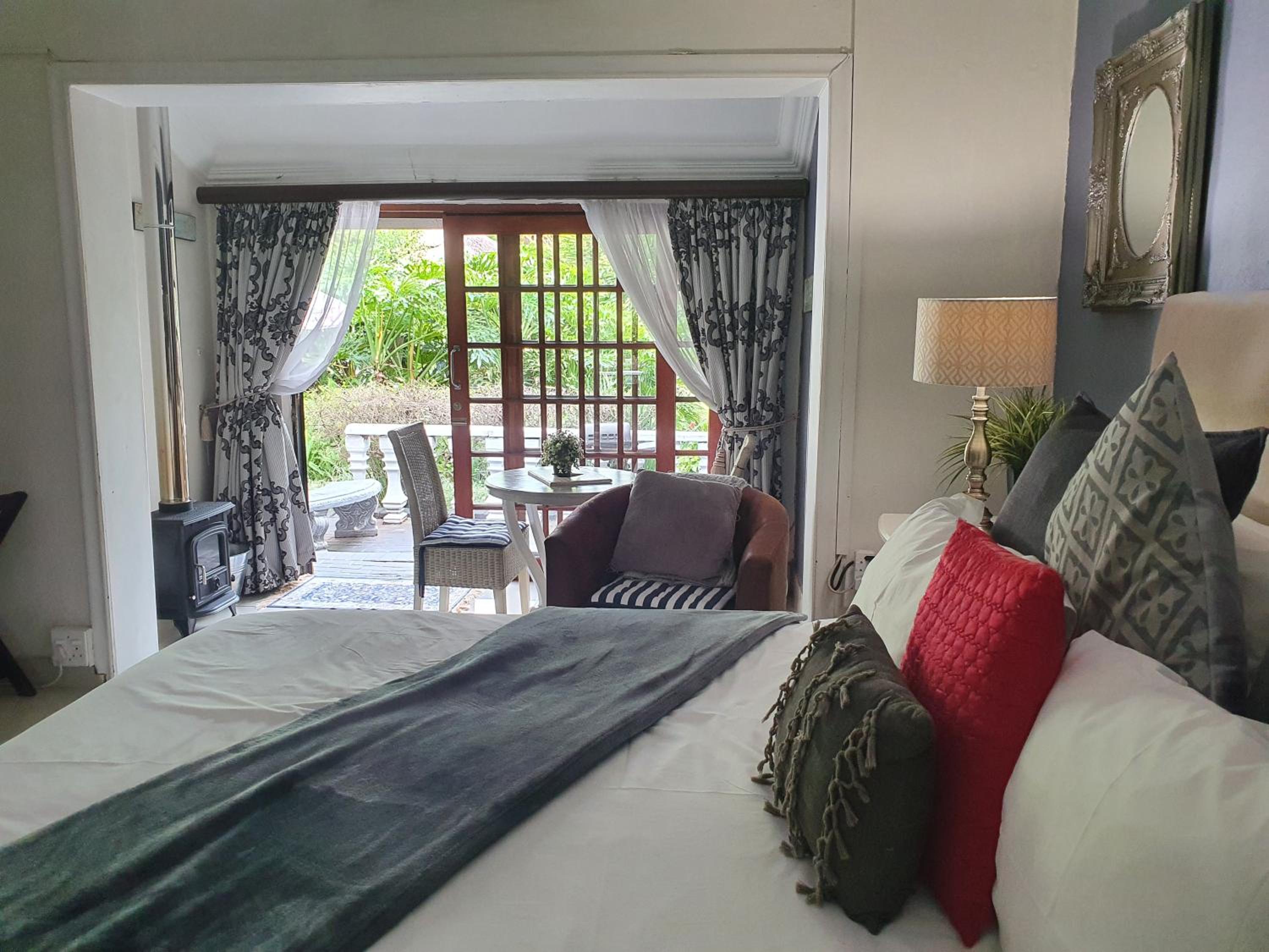 Double Room with Private Bathroom - Photo 9