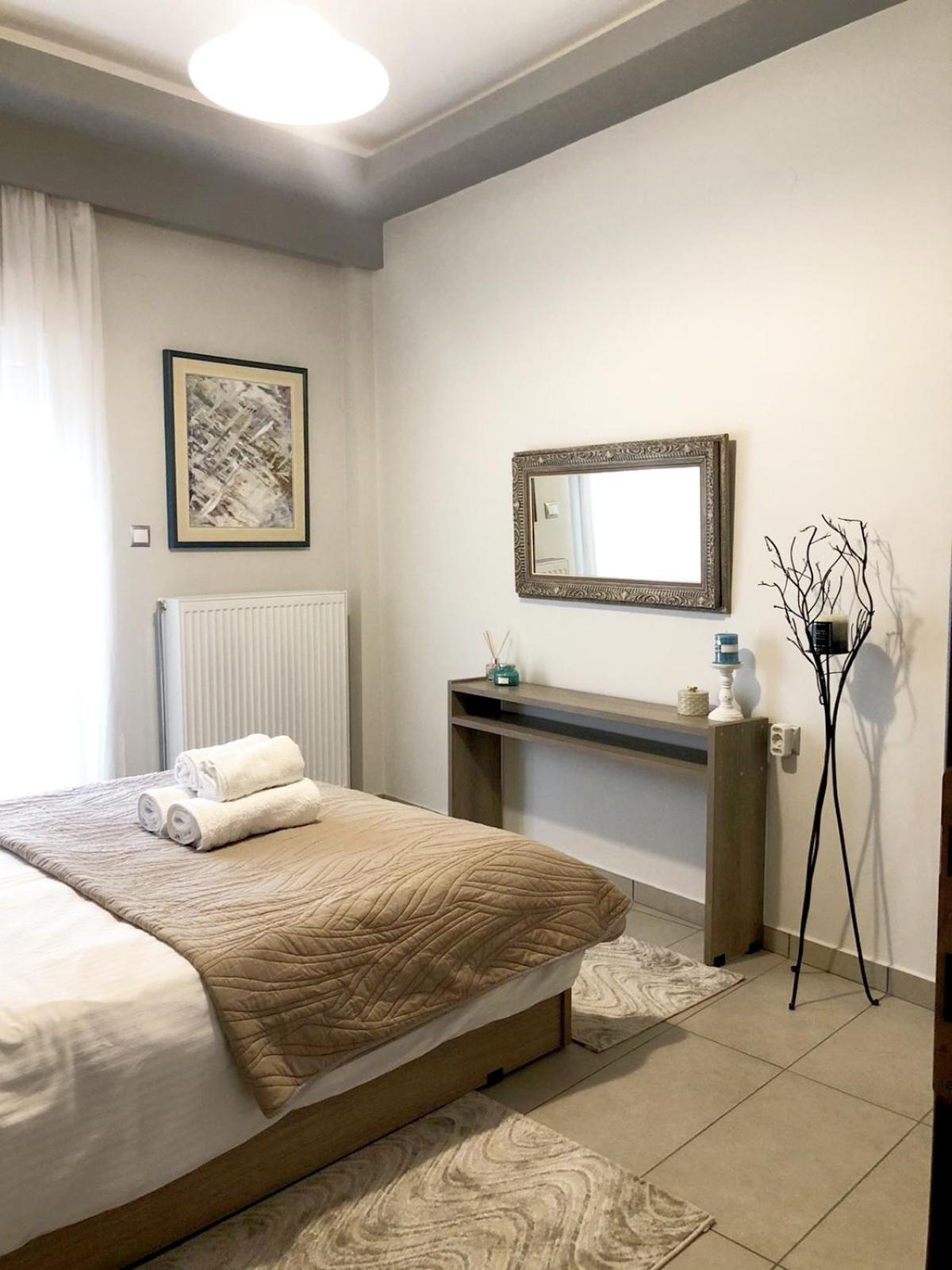 One-Bedroom Apartment - Photo 2