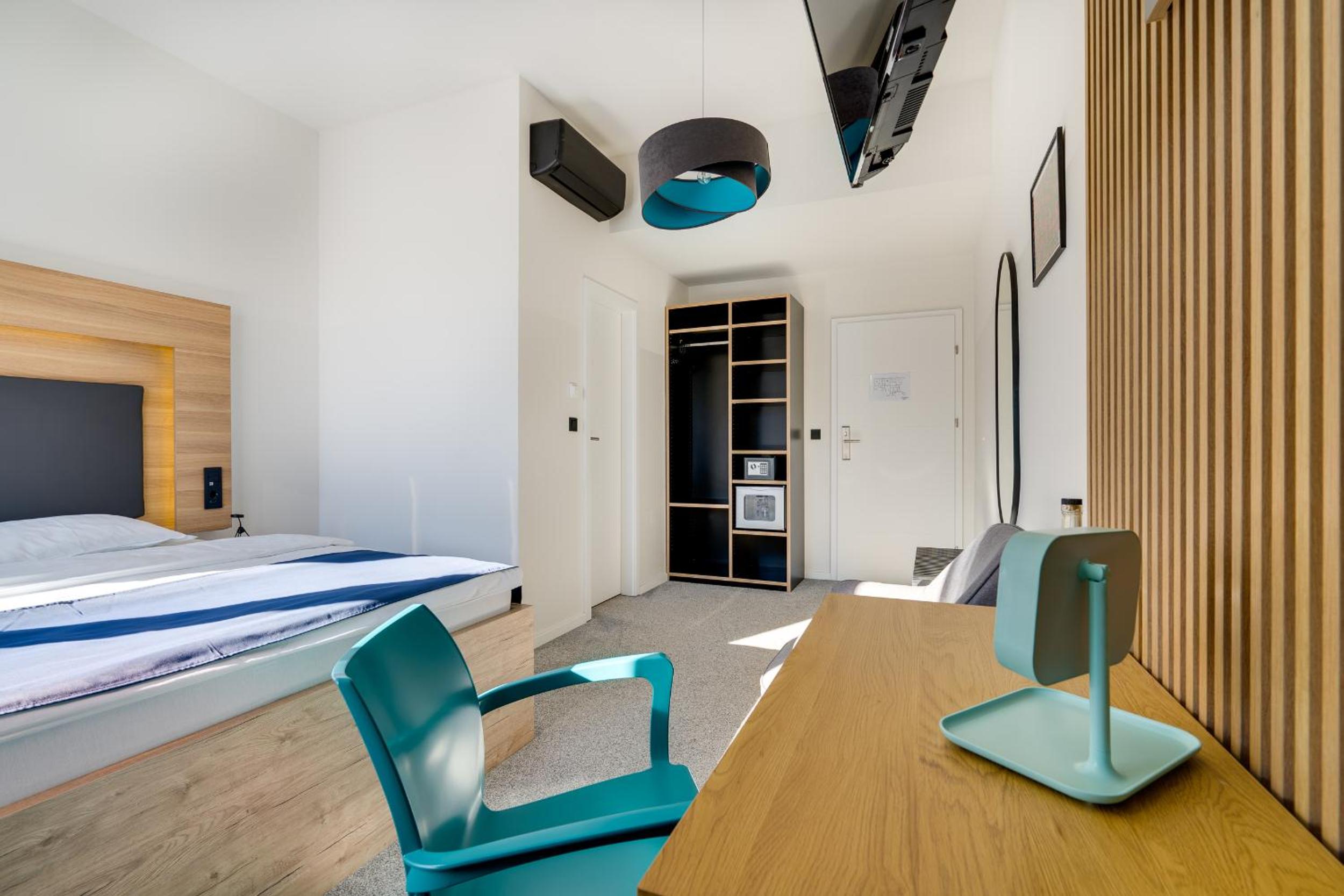 Double Room with City View - Photo 8