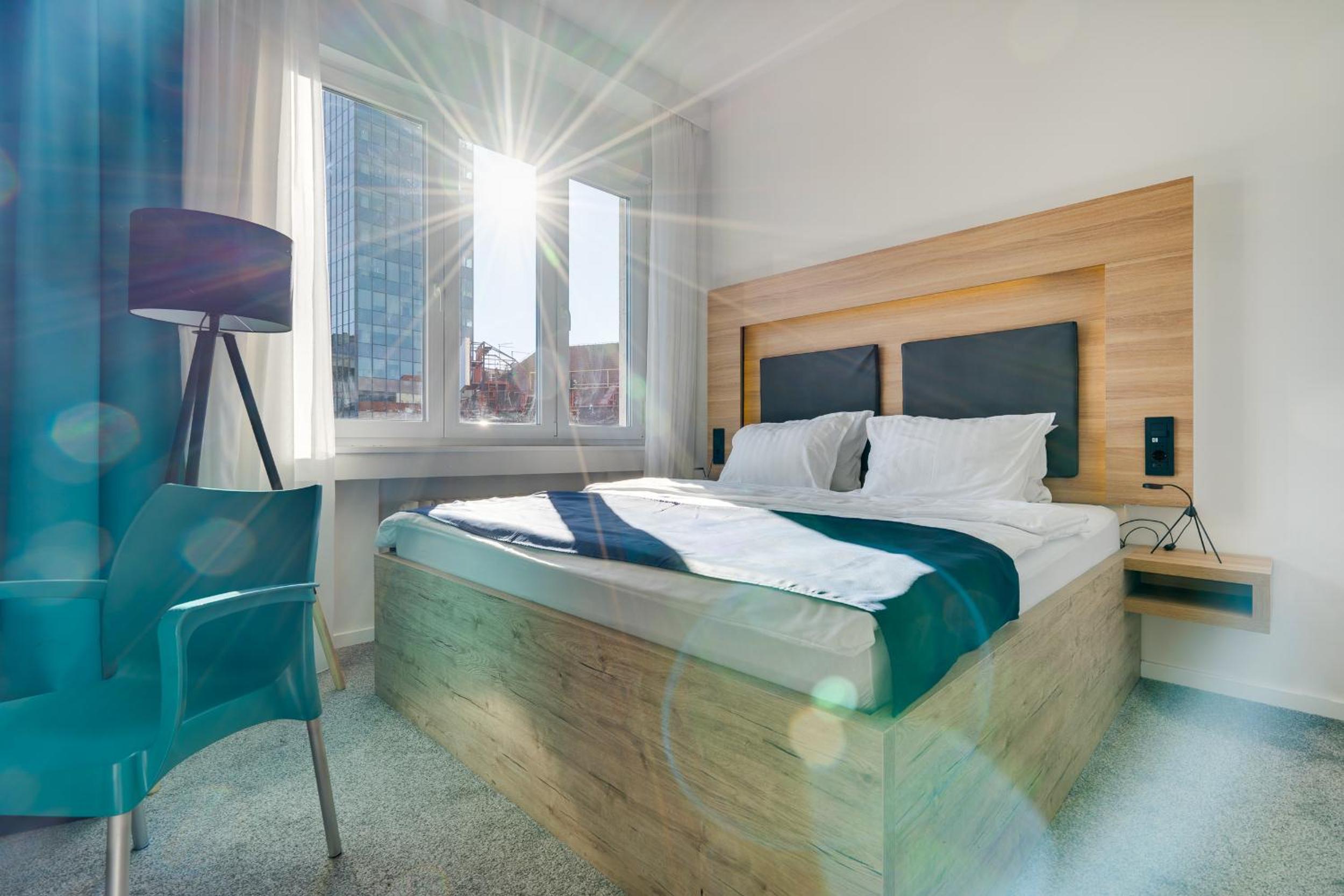Double Room with City View - Photo 2