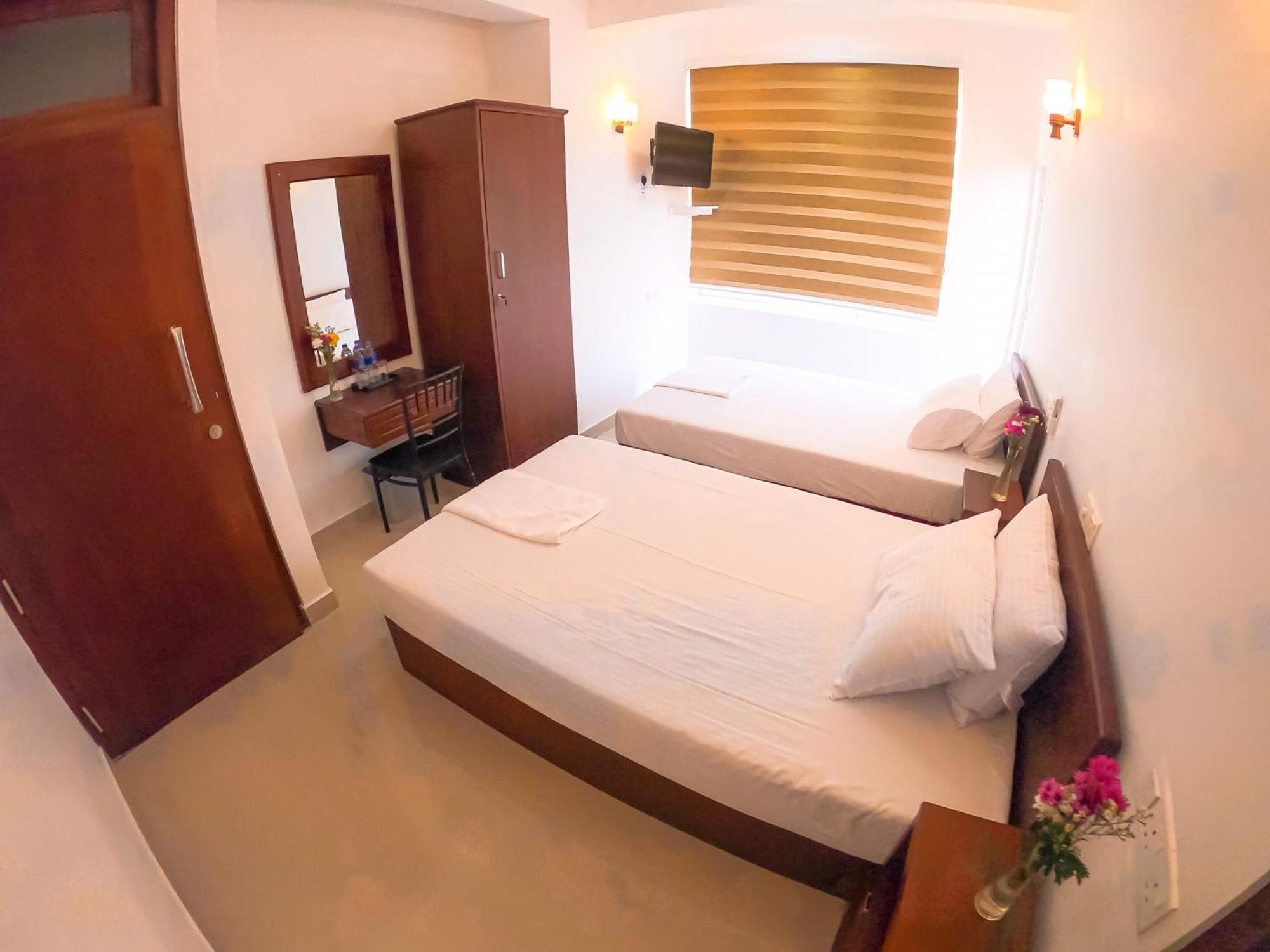 Twin Room with Balcony photo 2
