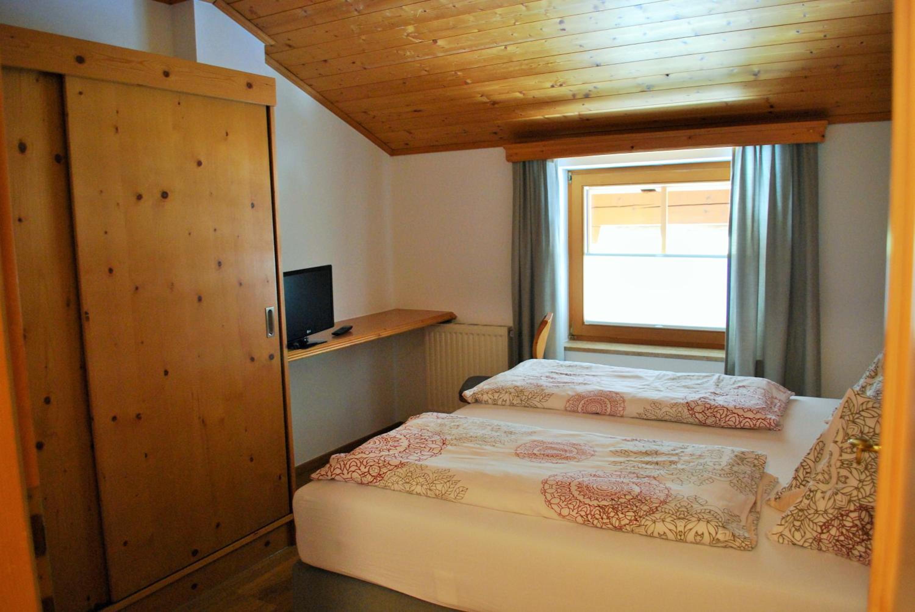 Two-Bedroom Apartment - Photo 2