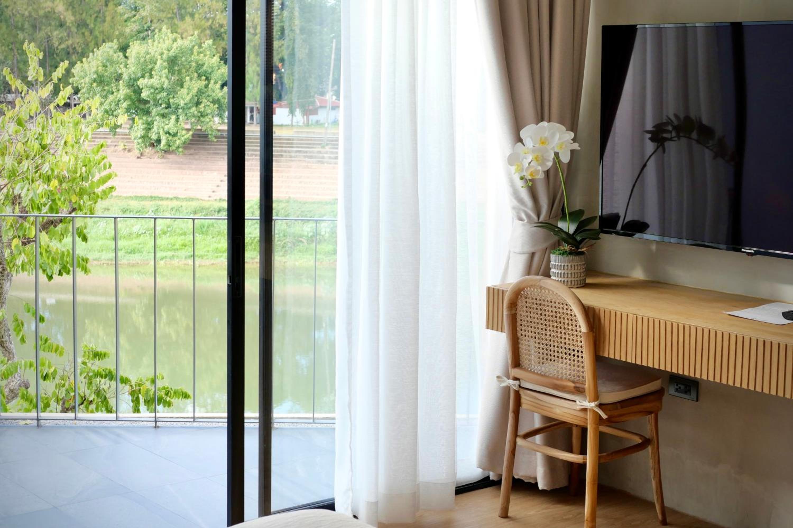 Deluxe Double Room with Balcony - Photo 3
