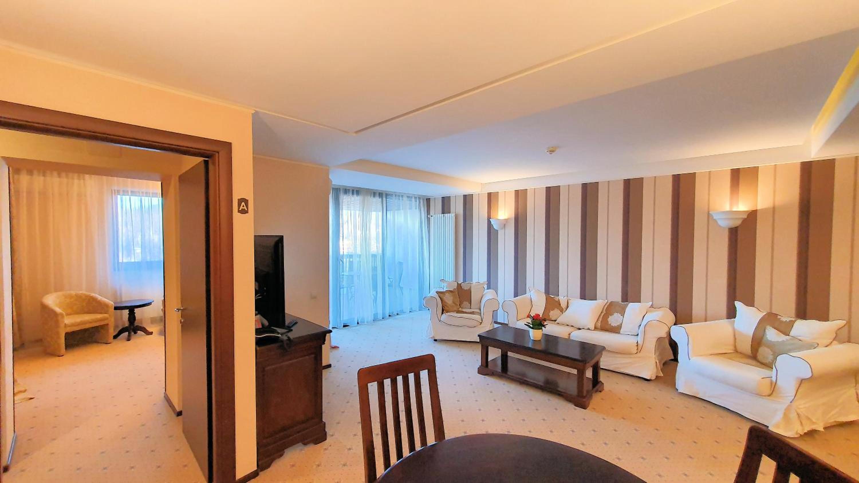 Apartment with Mountain View - Photo 3