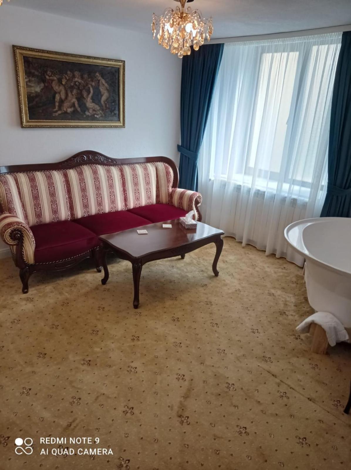 Deluxe Suite with Spa Bath photo 2