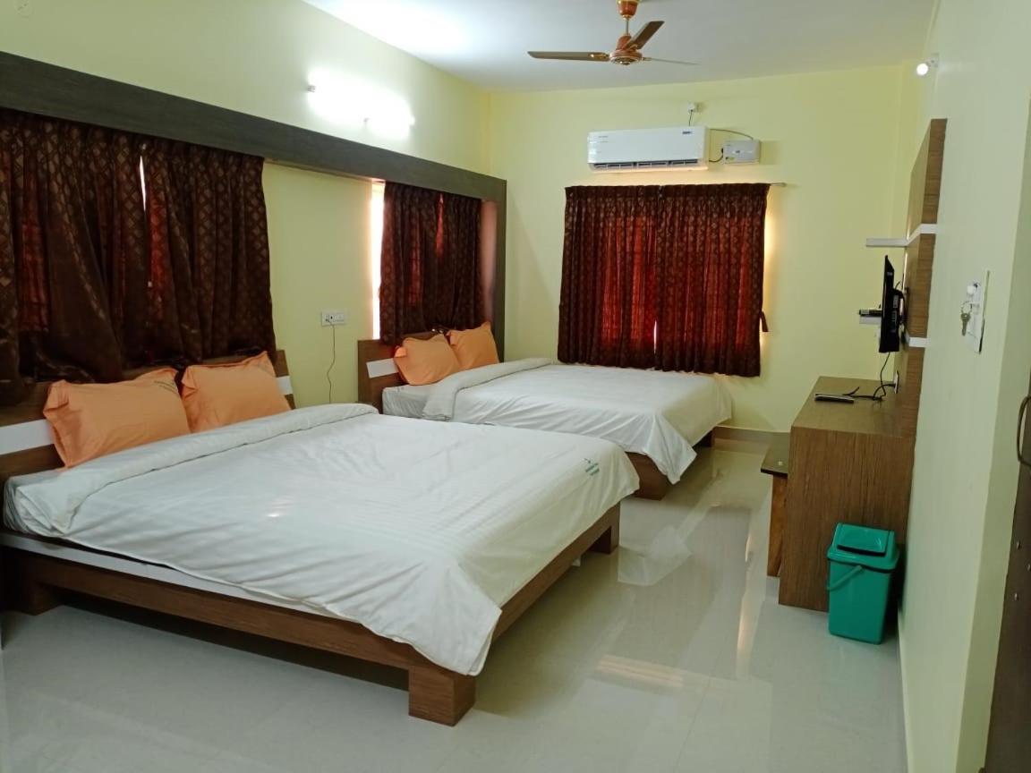 Family Room with Balcony photo 3