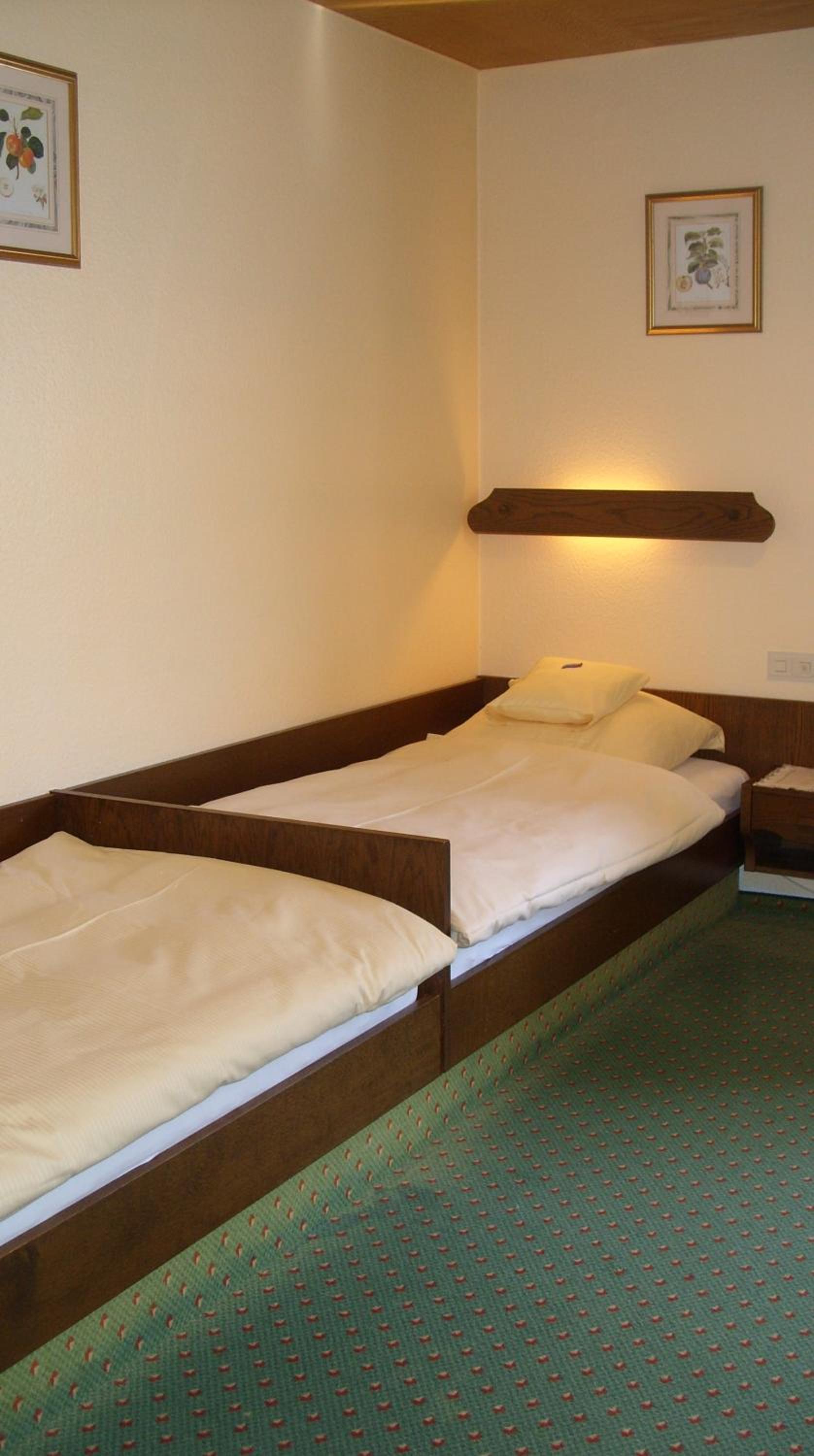 Economy Twin Room - Photo 1