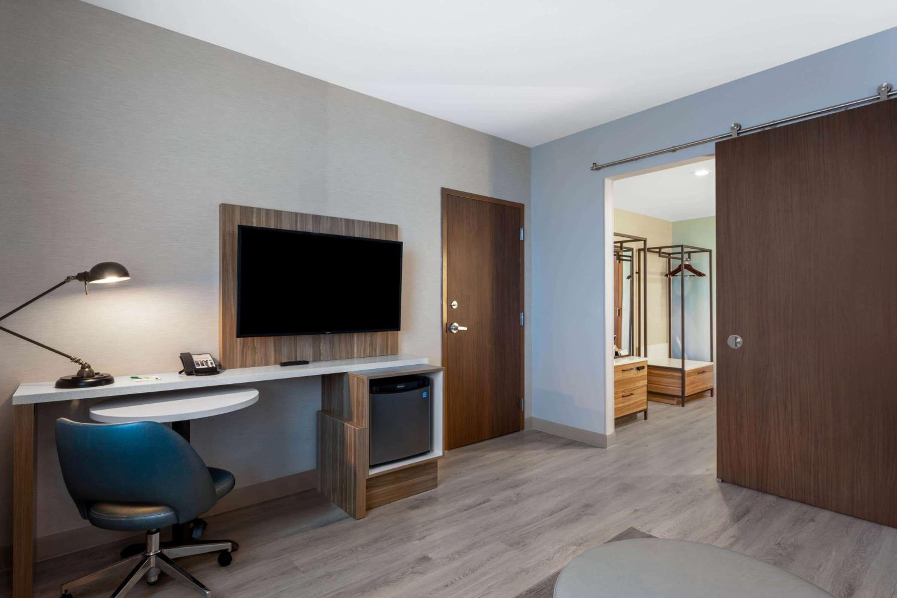 King Room - Non-Smoking photo 3