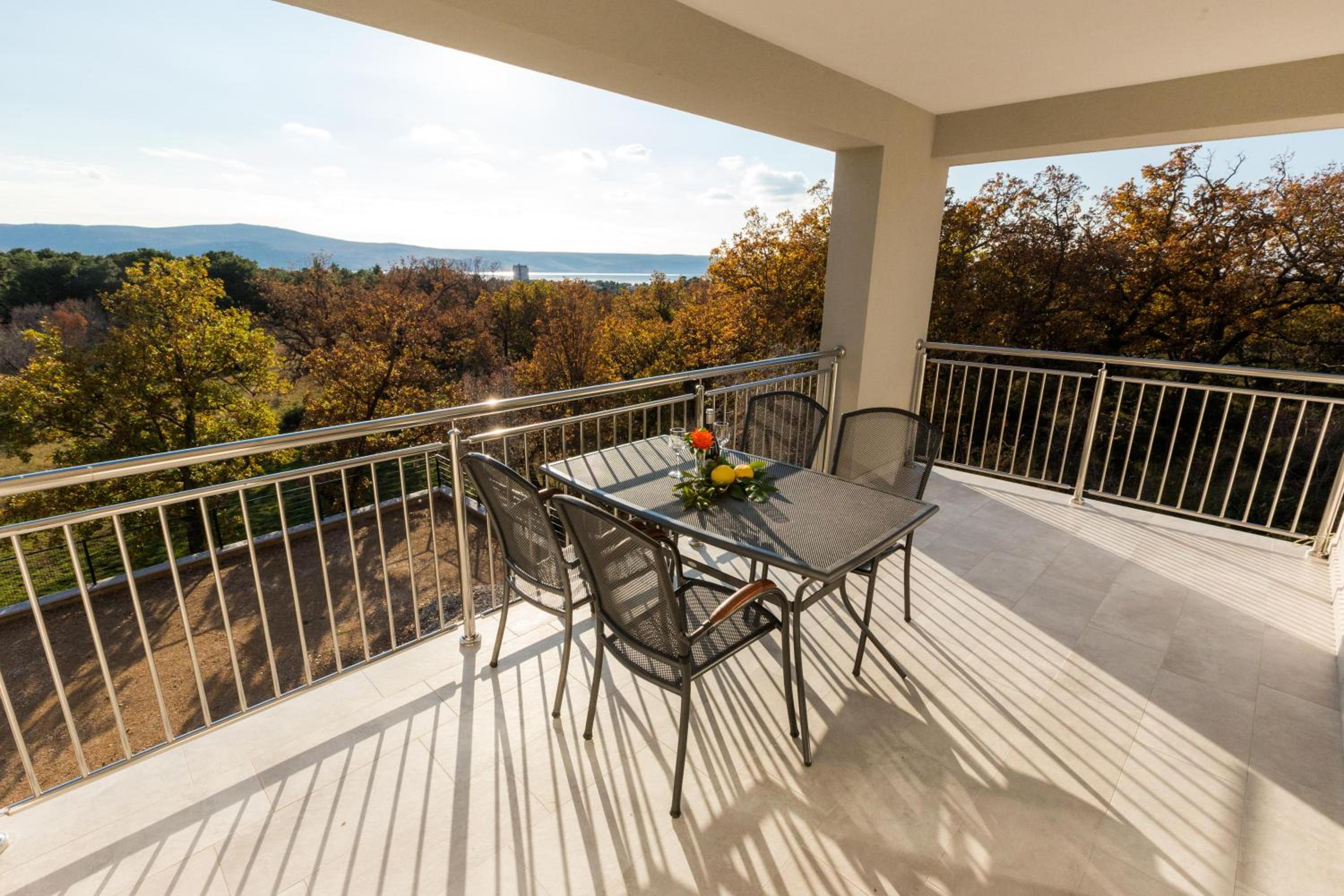 Two-Bedroom Apartment with Balcony photo 2