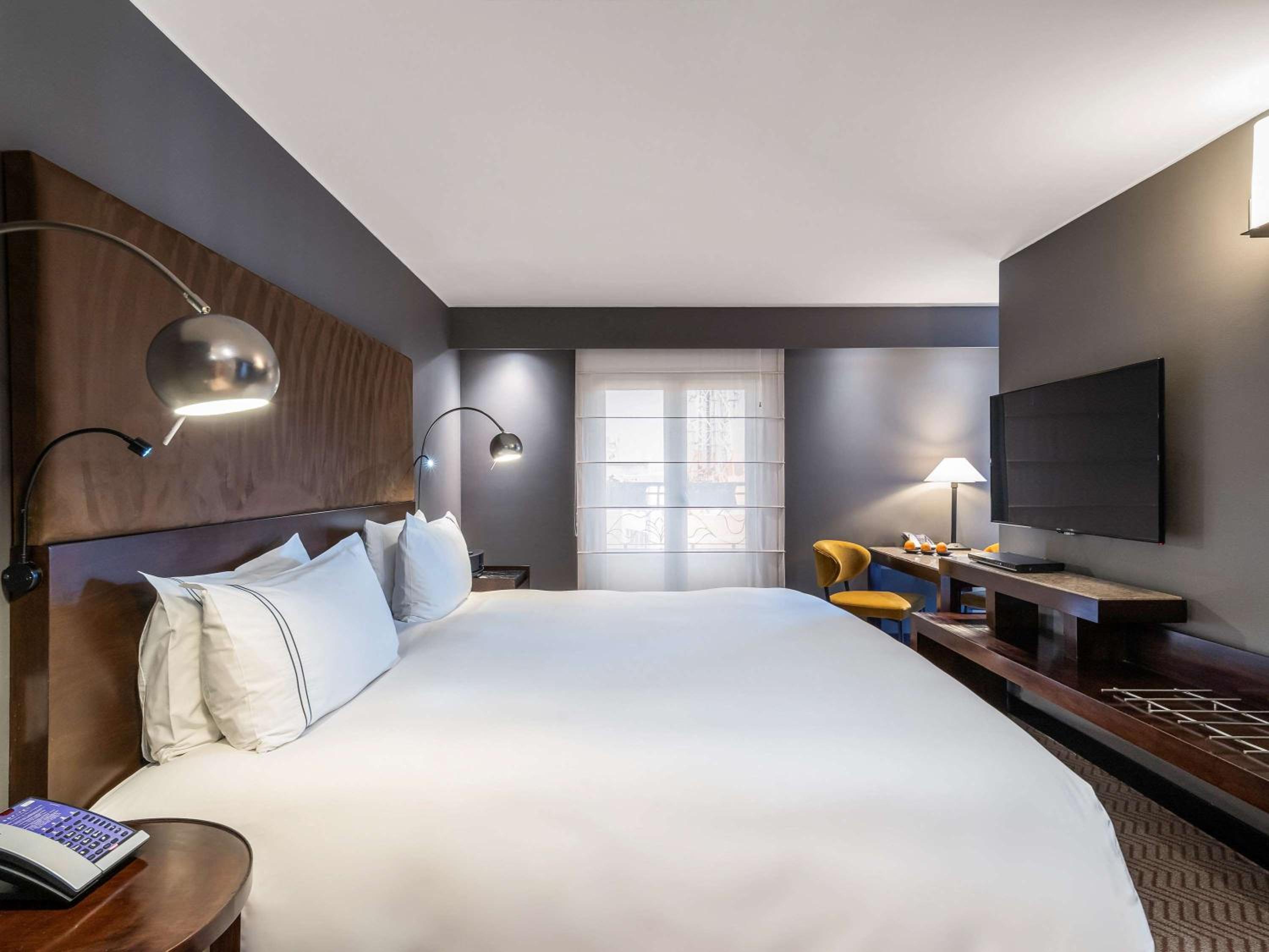 Junior Suite with King Bed and Sofa Bed