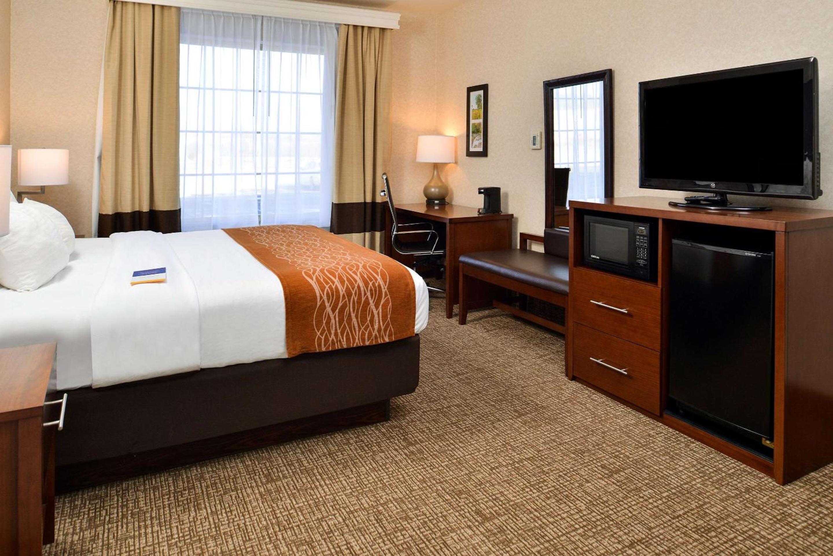 King Suite - Accessible/Non-Smoking photo 1