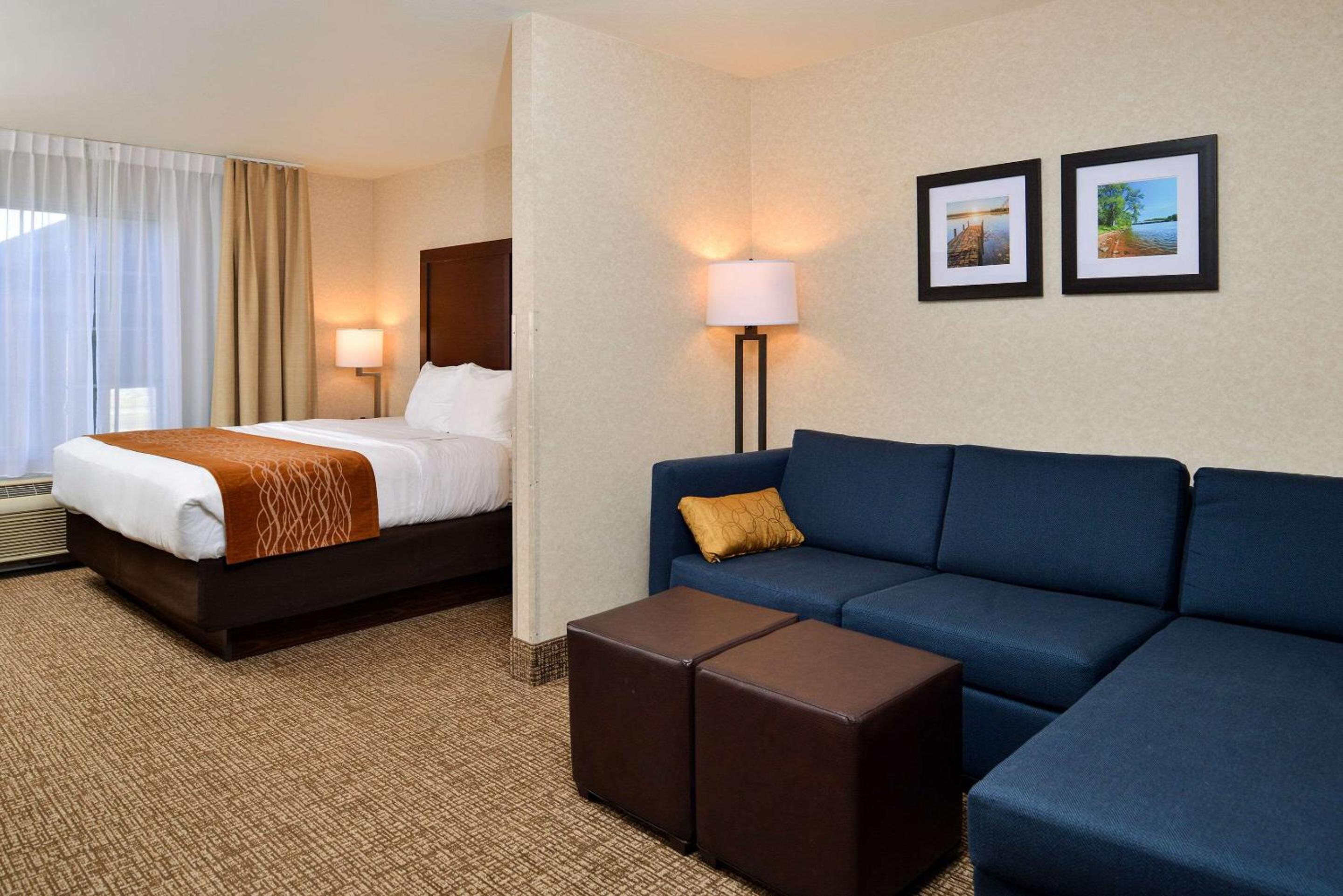 King Suite - Accessible/Non-Smoking photo 2