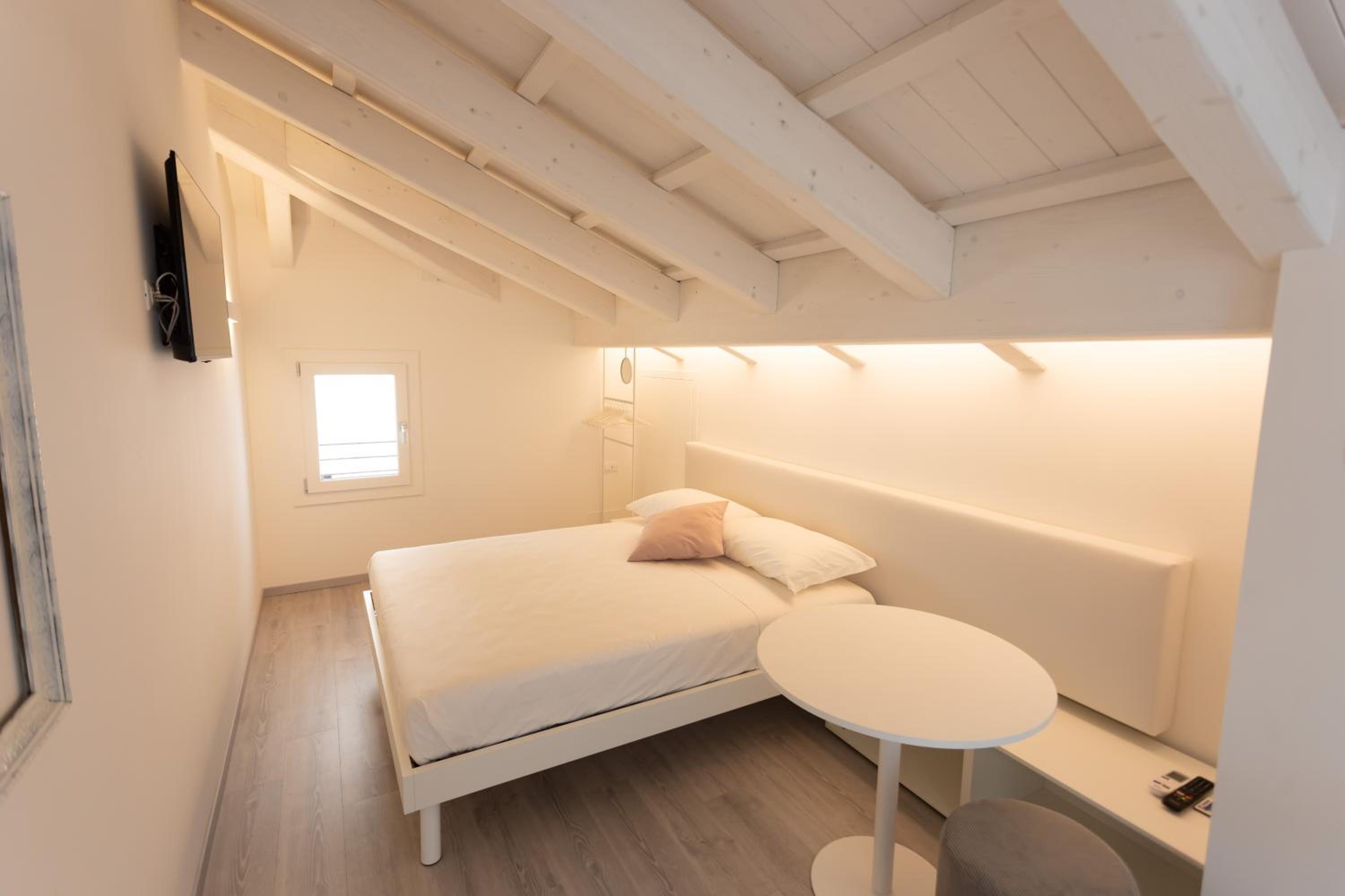 Deluxe King Room photo 2