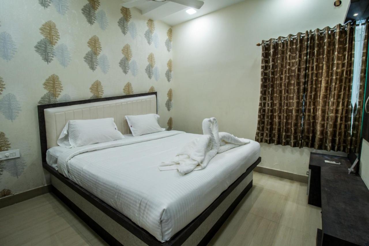 Deluxe Double Room (2 Adults + 1 Child) photo 2