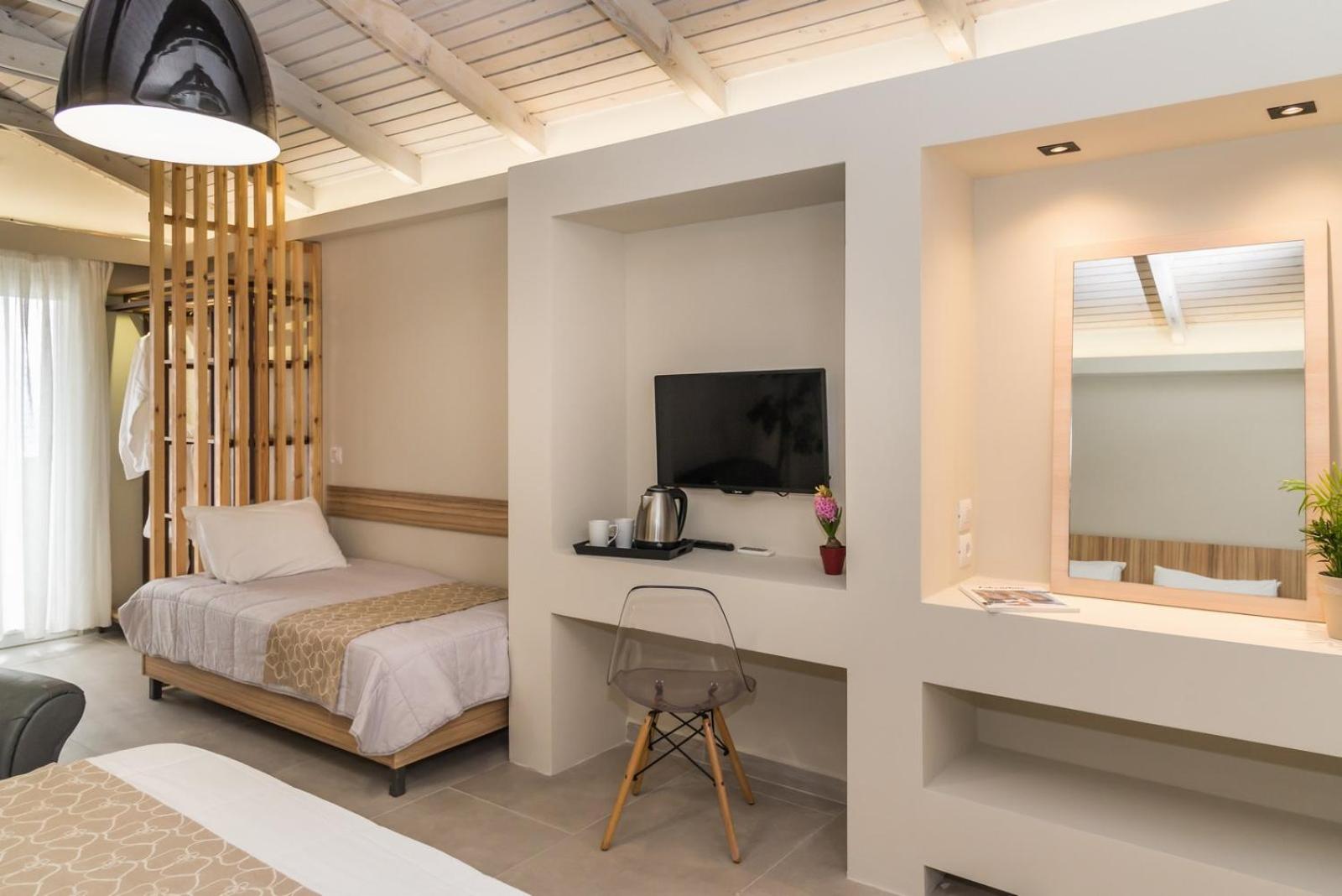 Junior Suite with Sea View - Photo 7
