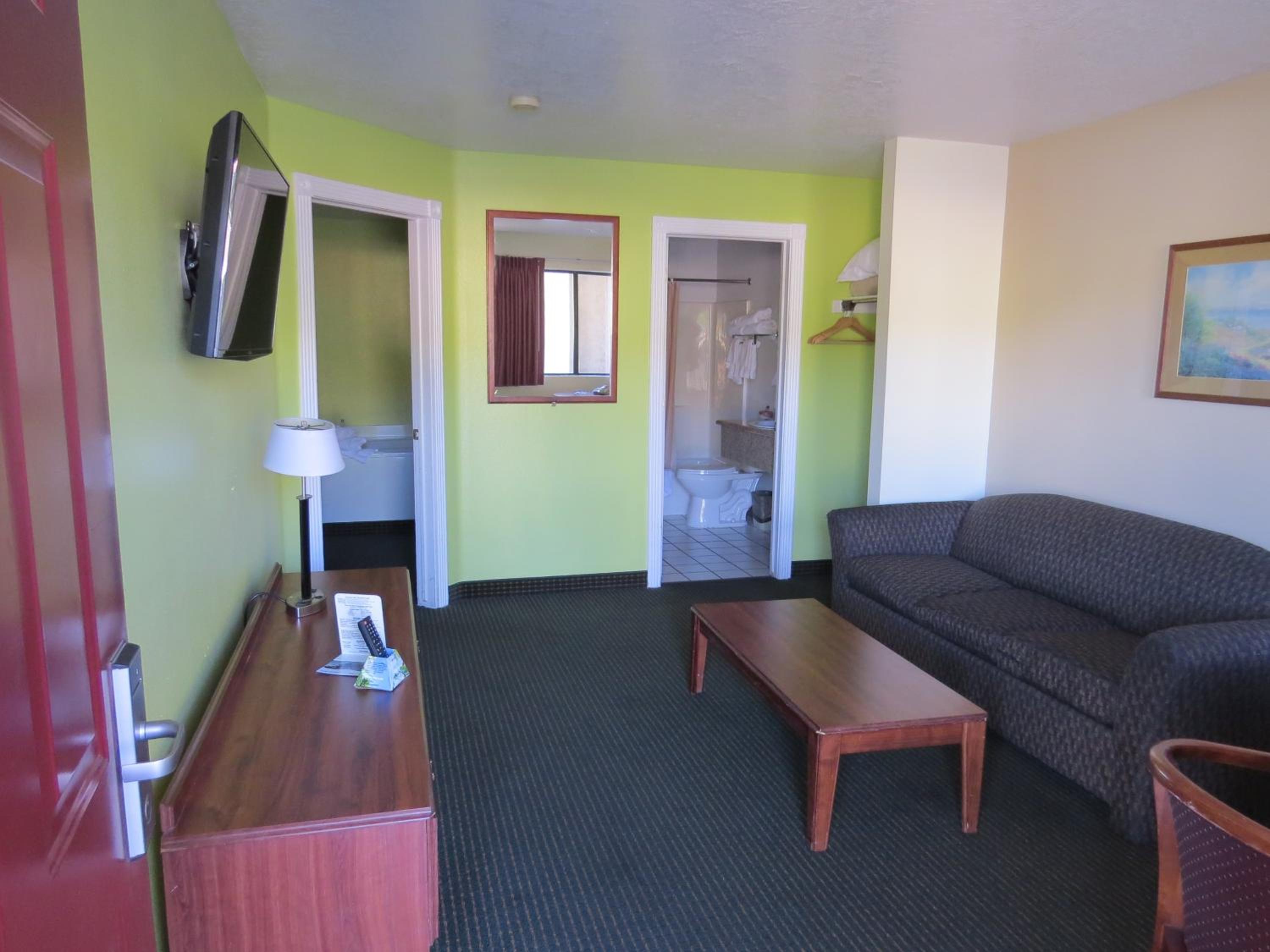 King Suite with Spa Bath - Non-Smoking photo 1