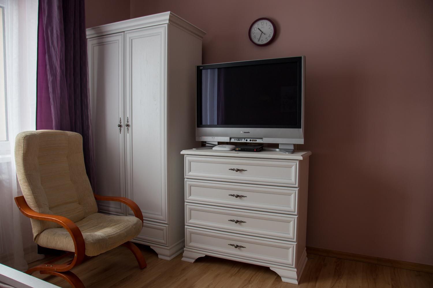 One-Bedroom Apartment - Photo 2