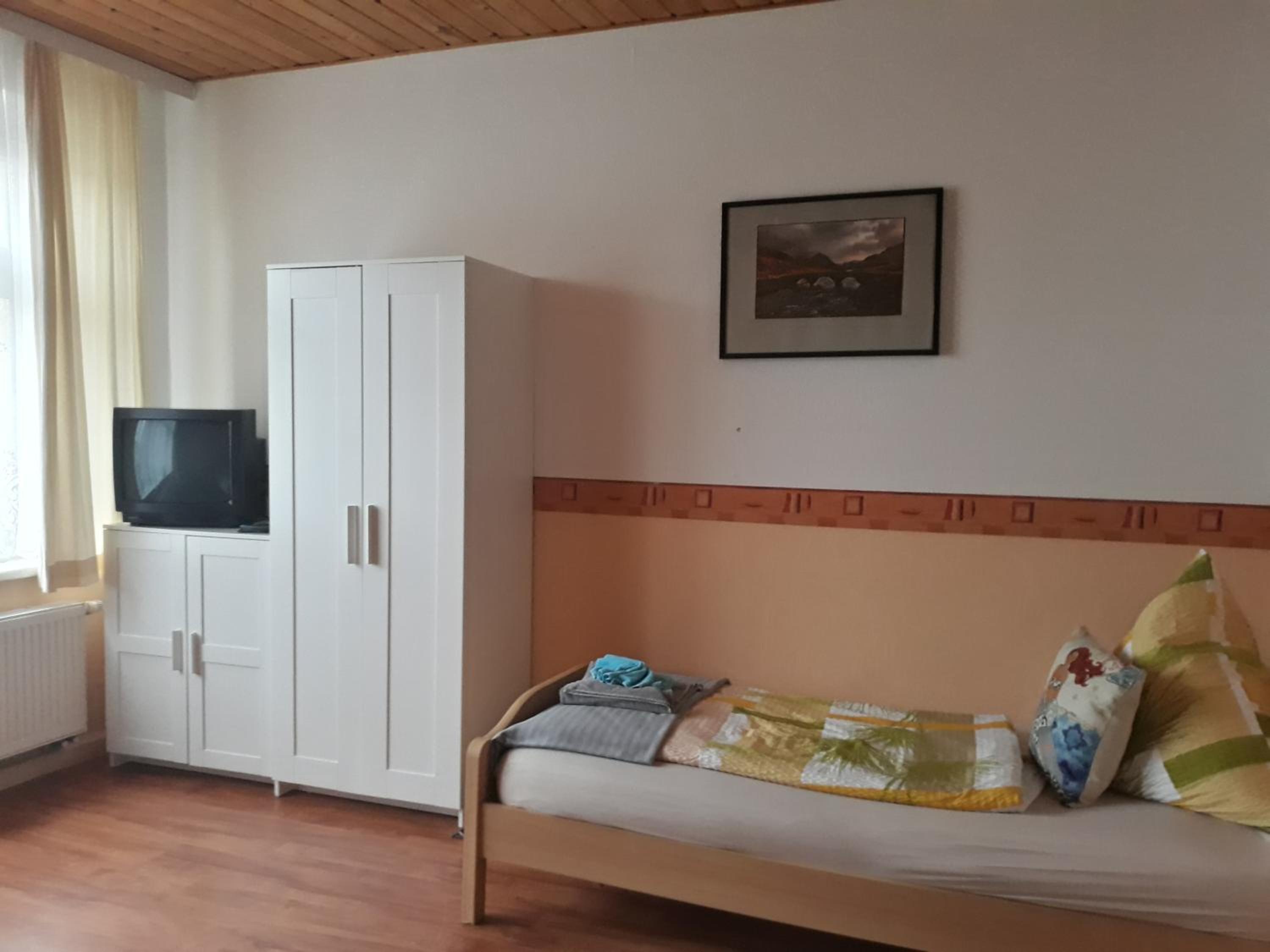 Triple Room with Private Bathroom - Photo 8