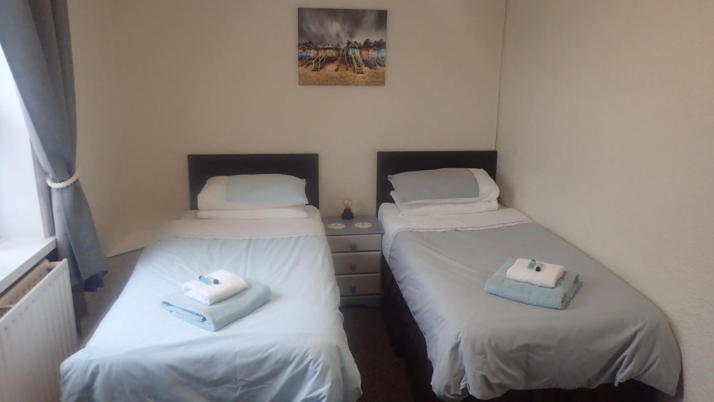 Twin Room - Photo 1