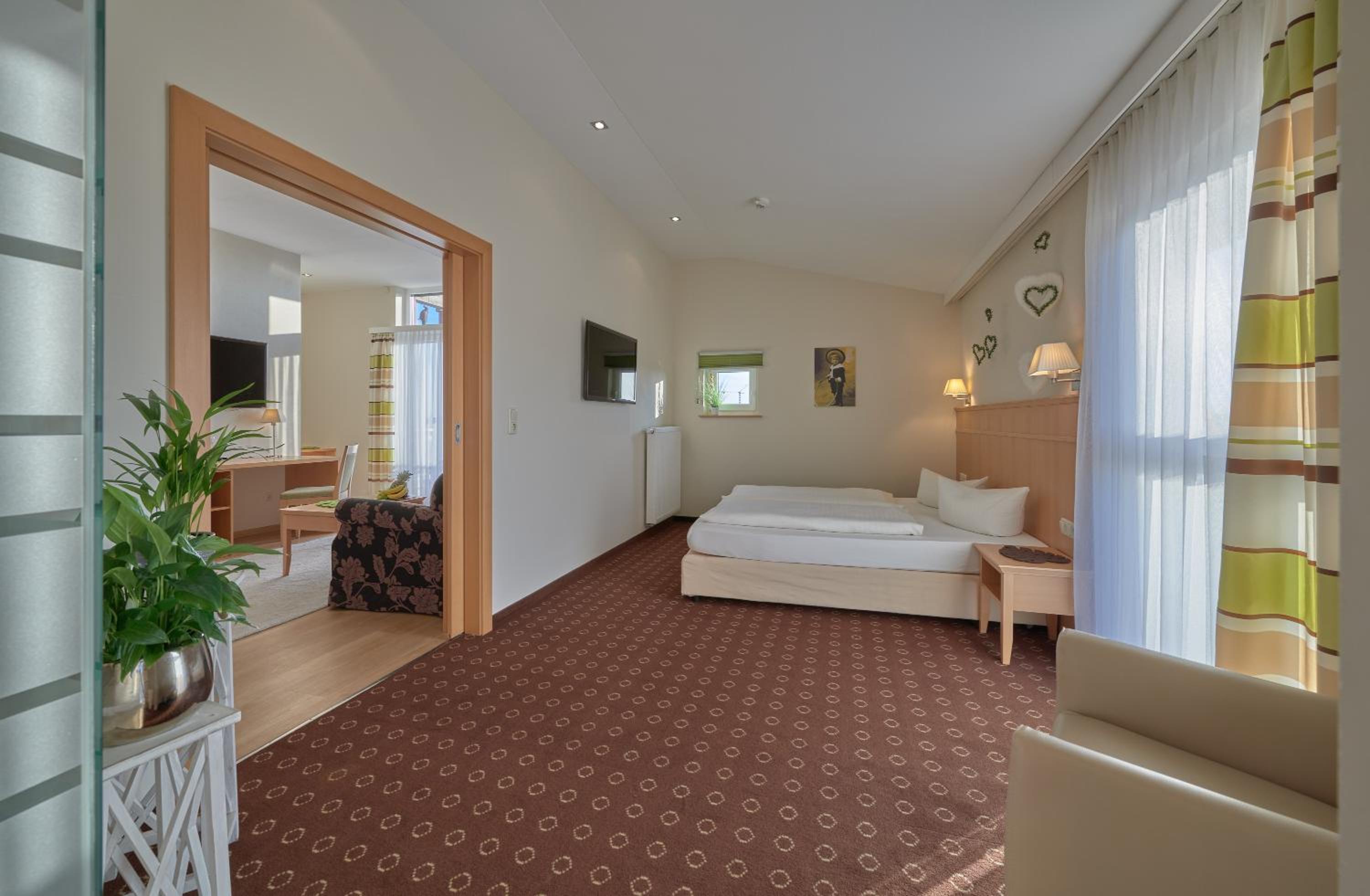 Suite with Balcony - Photo 2