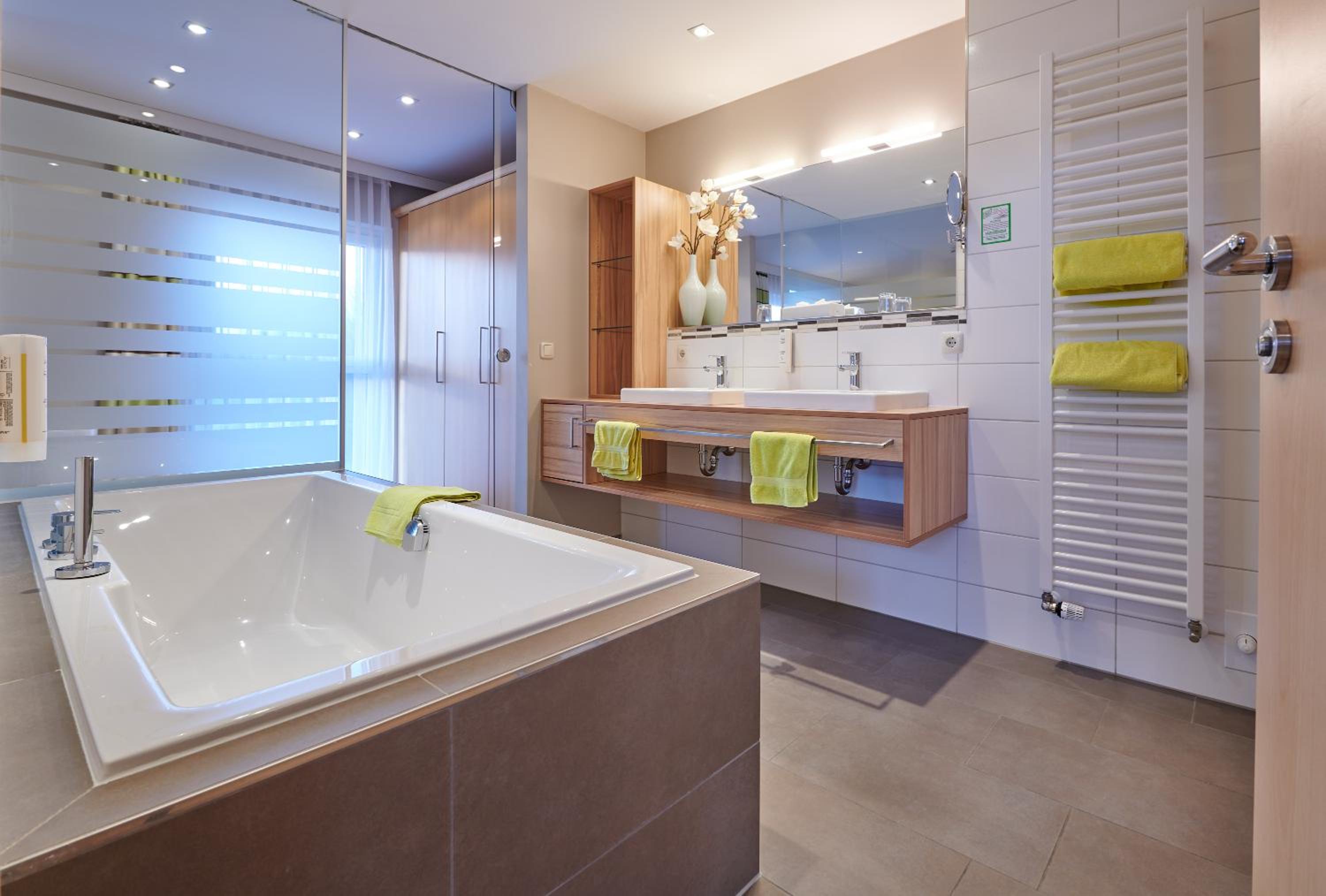 Suite with Balcony - Photo 3