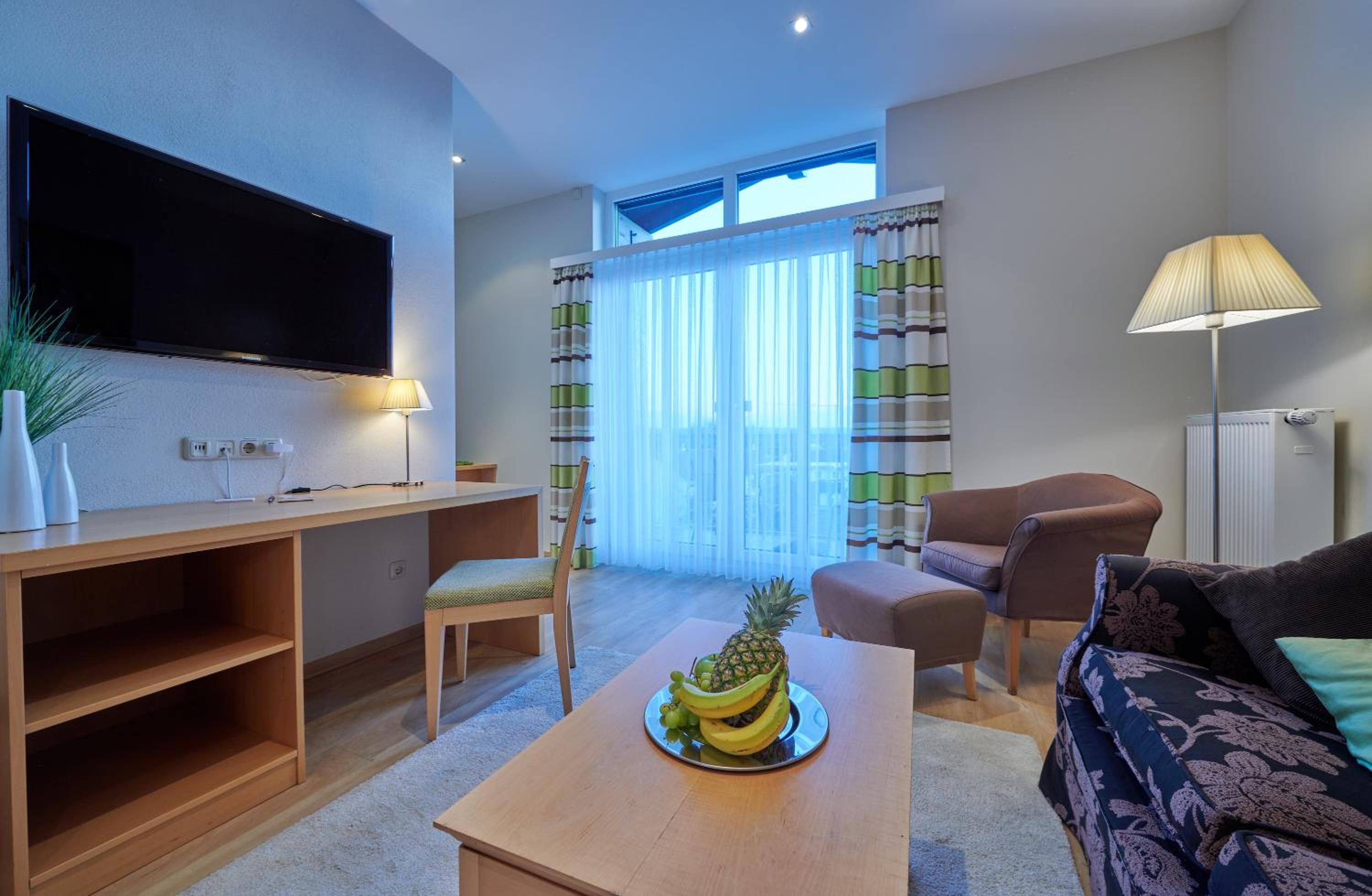 Suite with Balcony - Photo 4