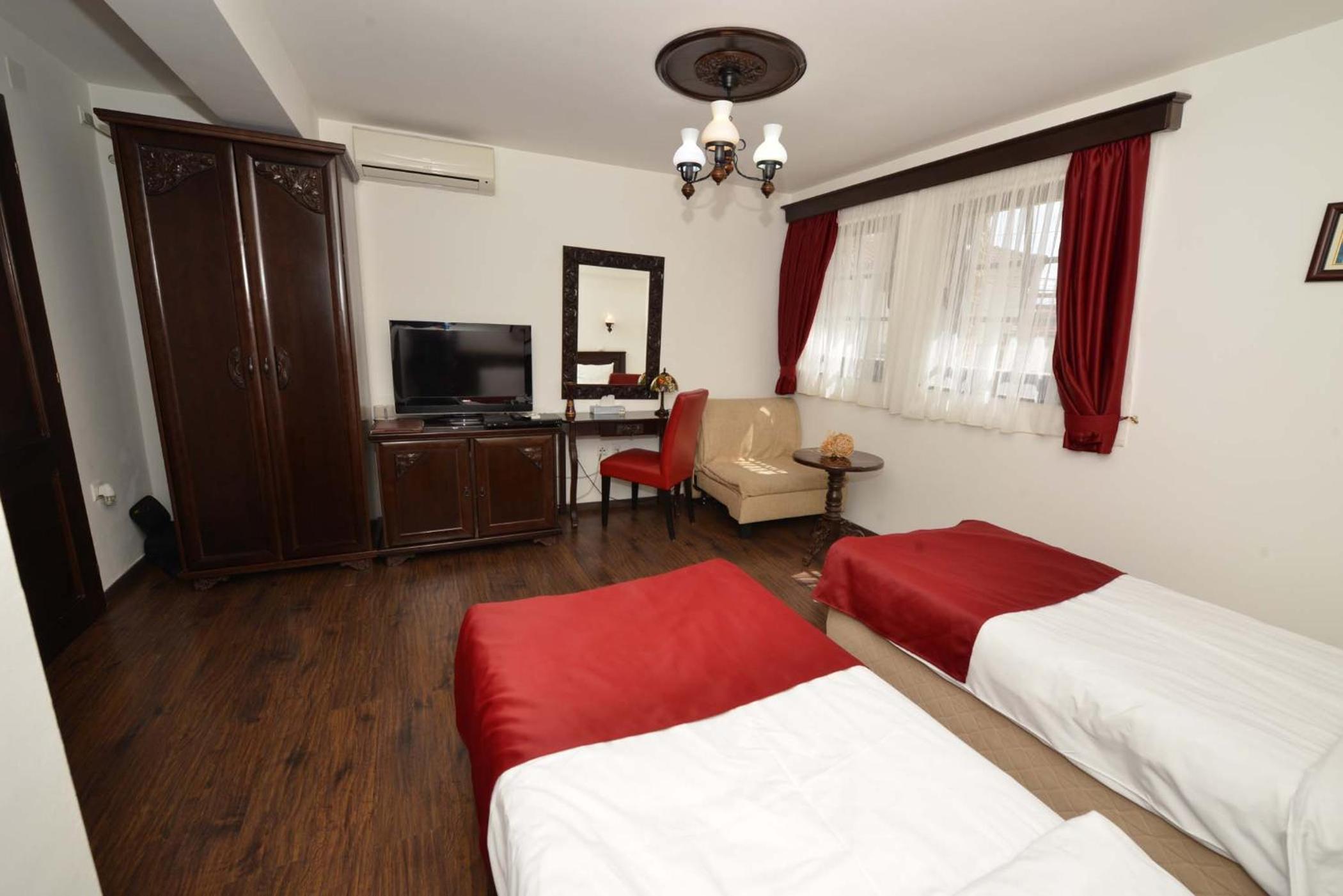 Budget Double Room - Photo 3