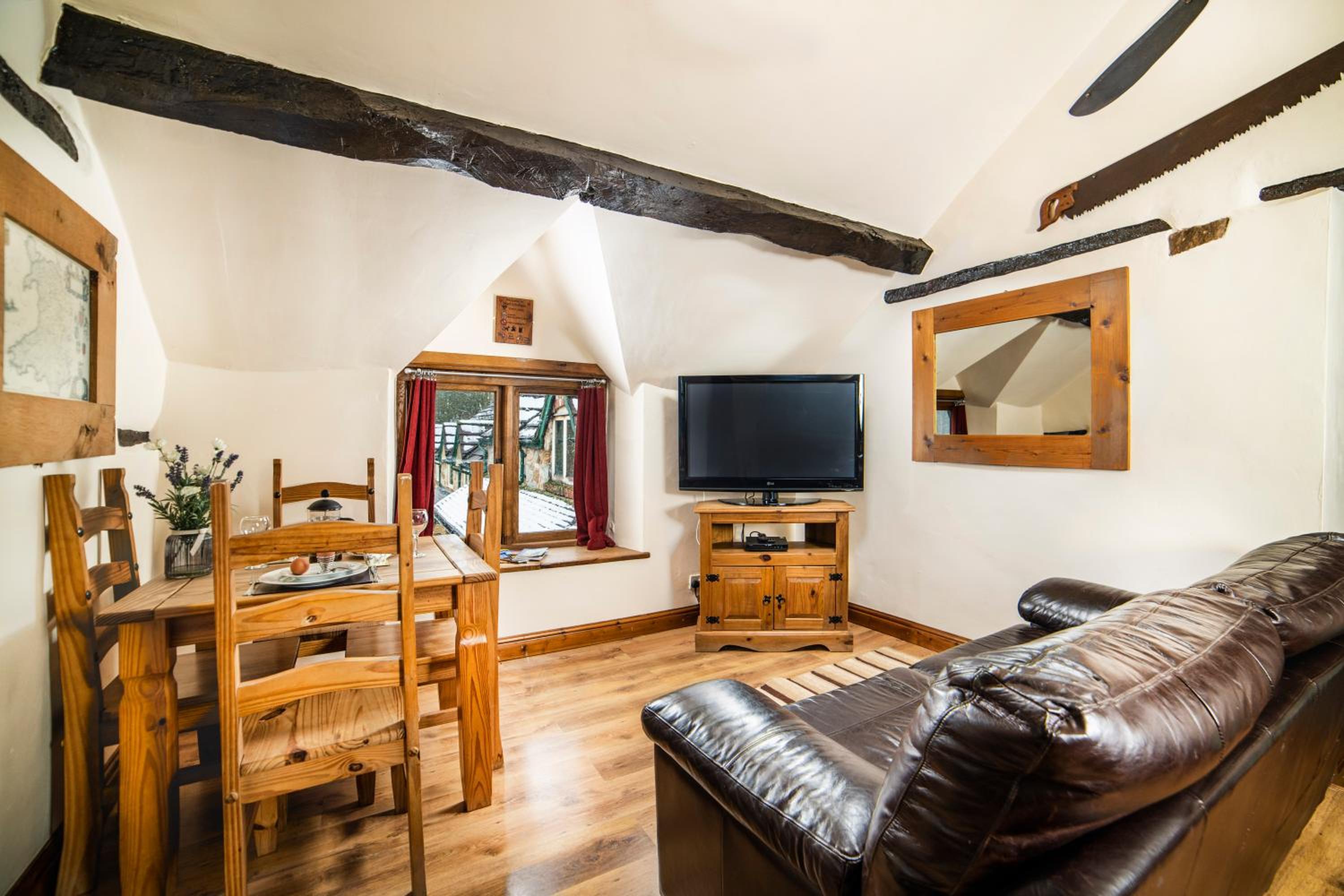 Two-Bedroom House - Photo 1