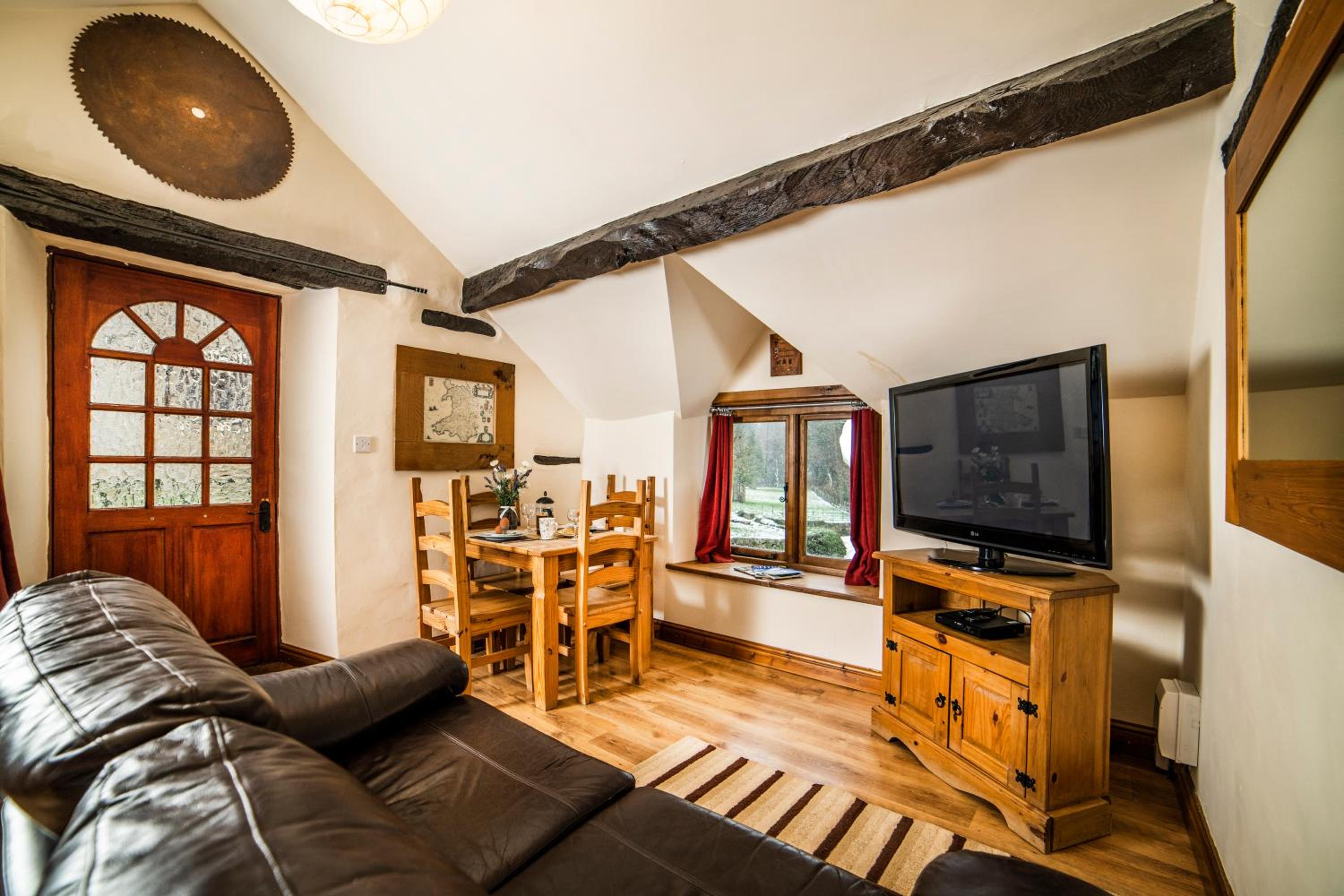 Two-Bedroom House - Photo 3