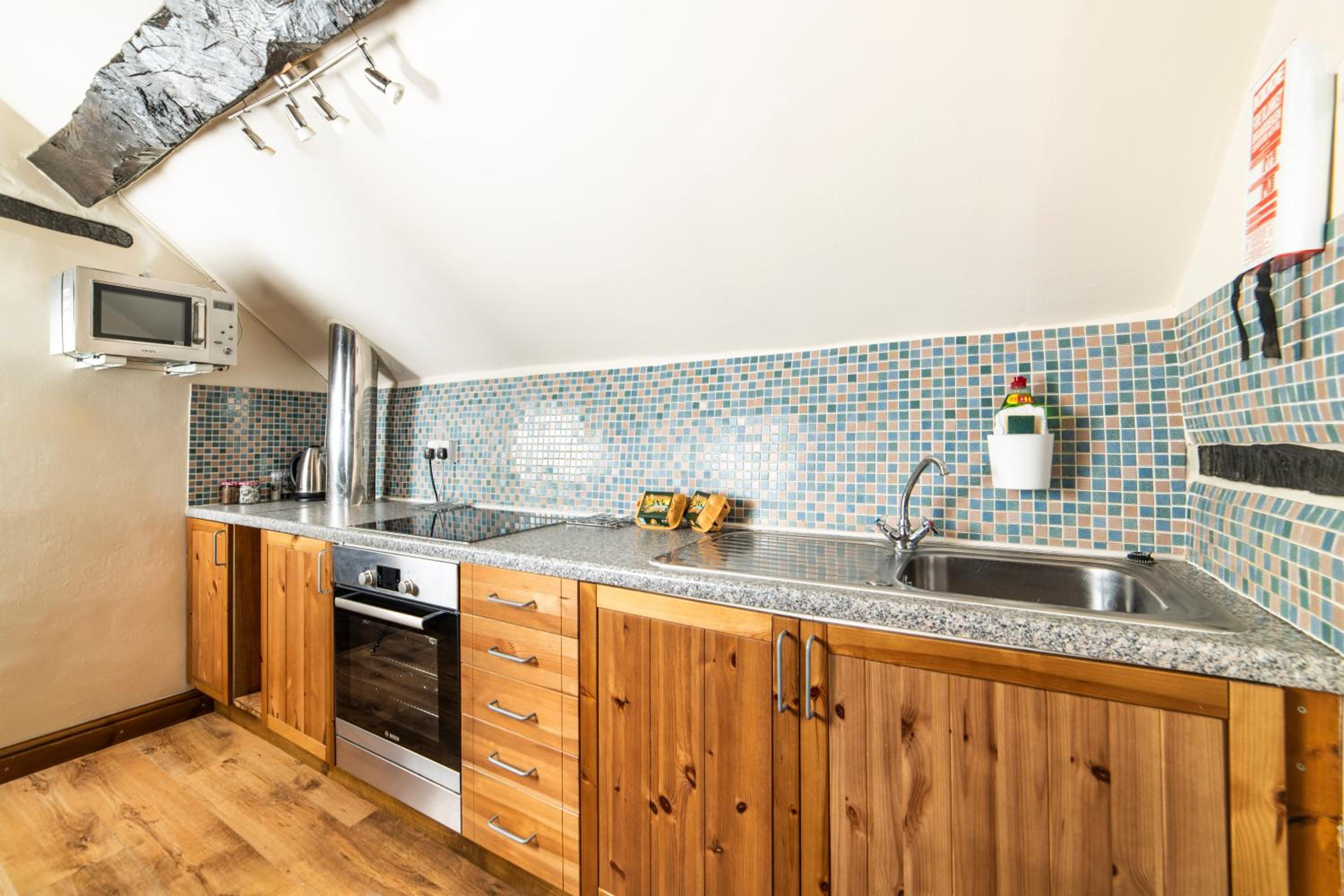 Two-Bedroom House - Photo 4