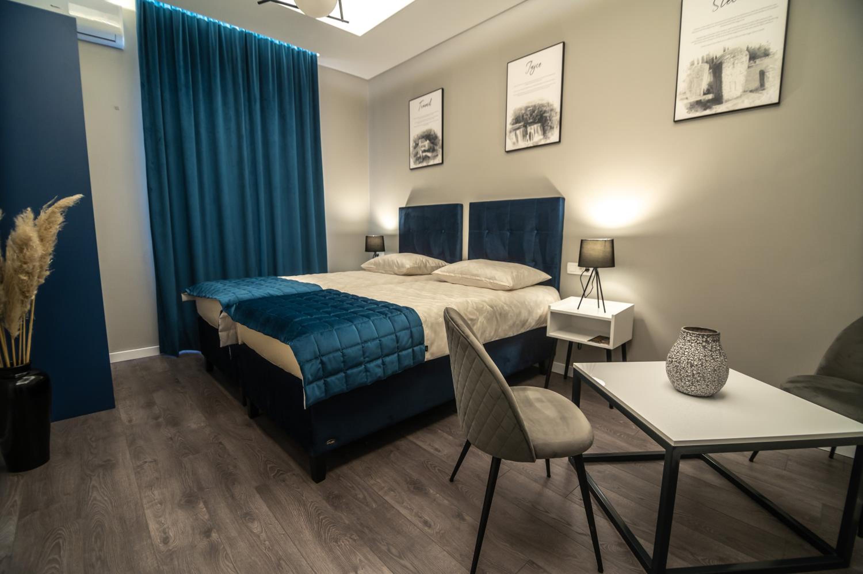 Studio Apartment