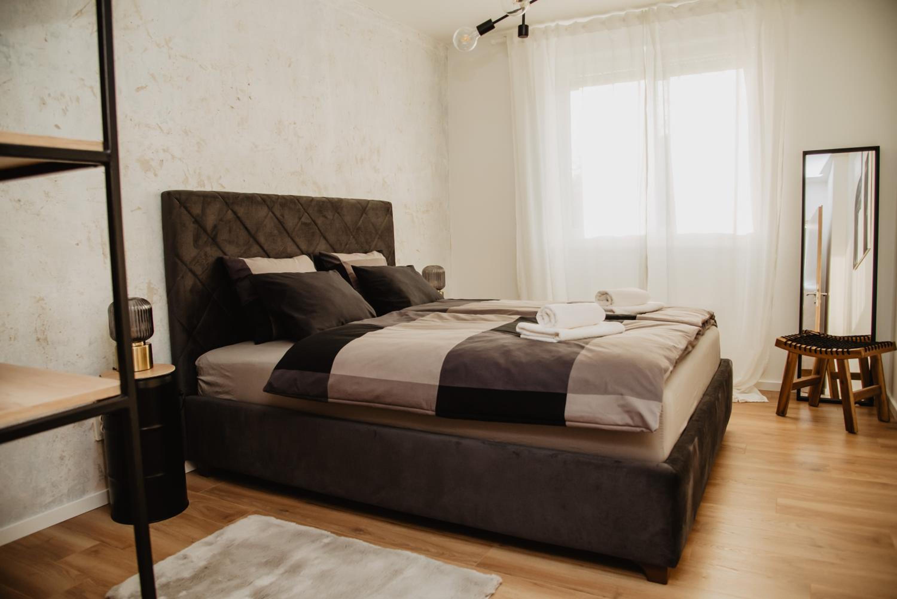 One-Bedroom Apartment photo 1