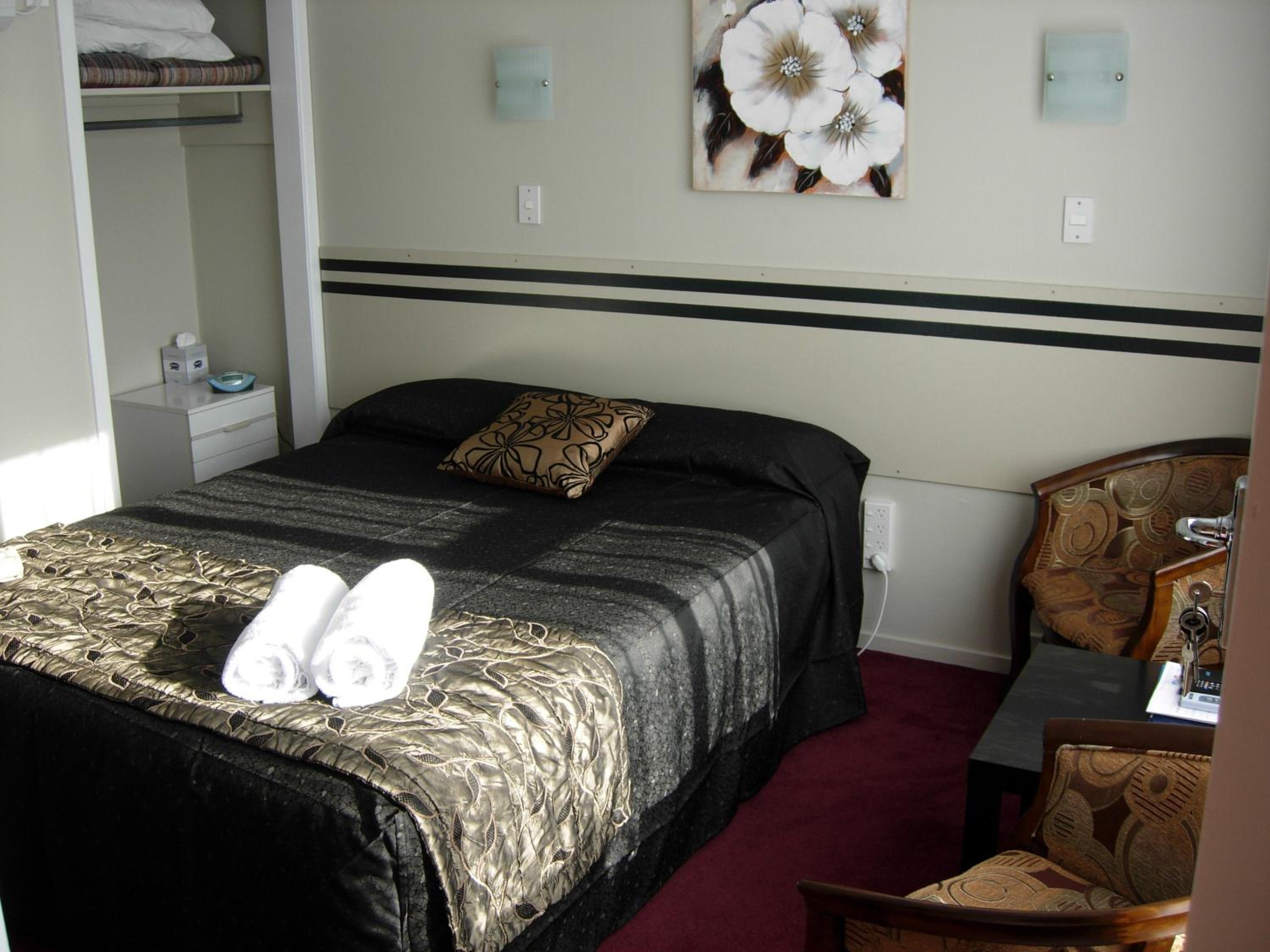 Standard Queen Suite - Photo 18