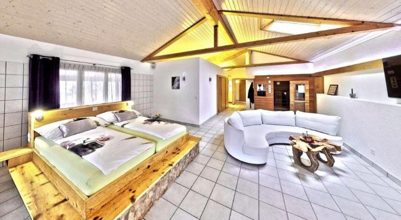Deluxe Suite with Spa Bath photo 1