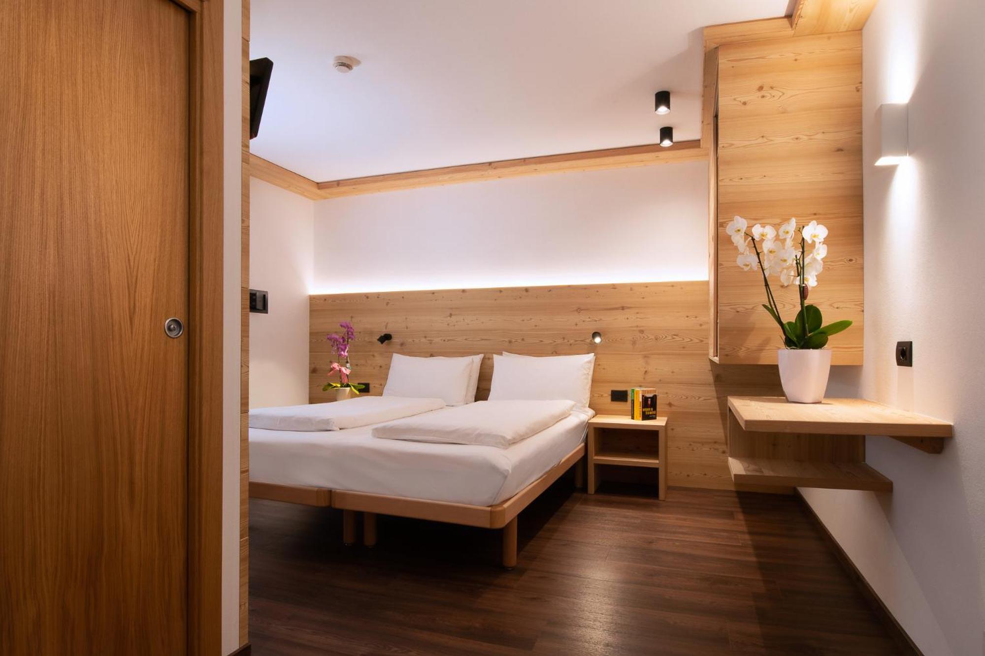 Double or Twin Room with Balcony photo 2