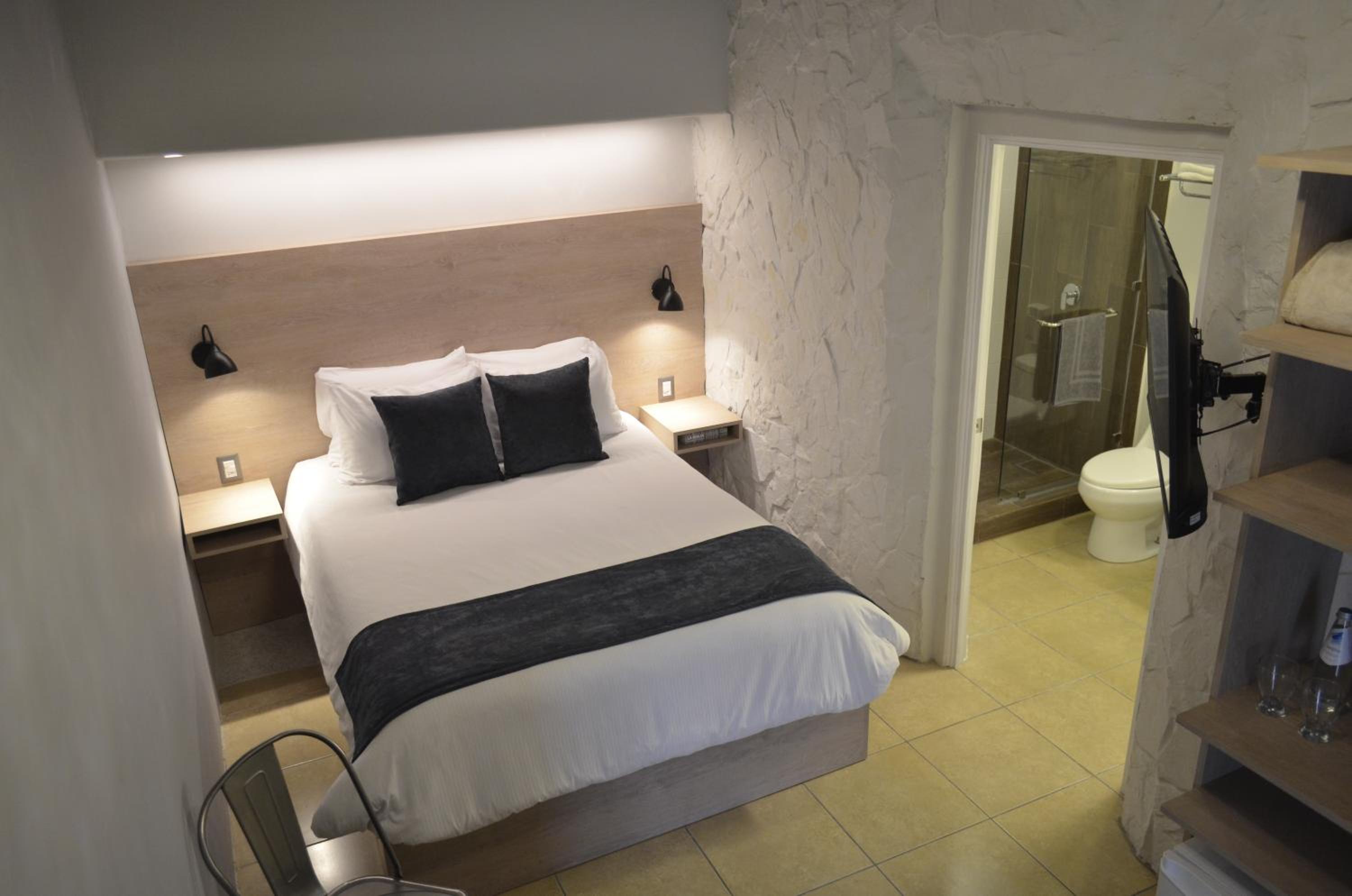 Standard Queen Room photo 2