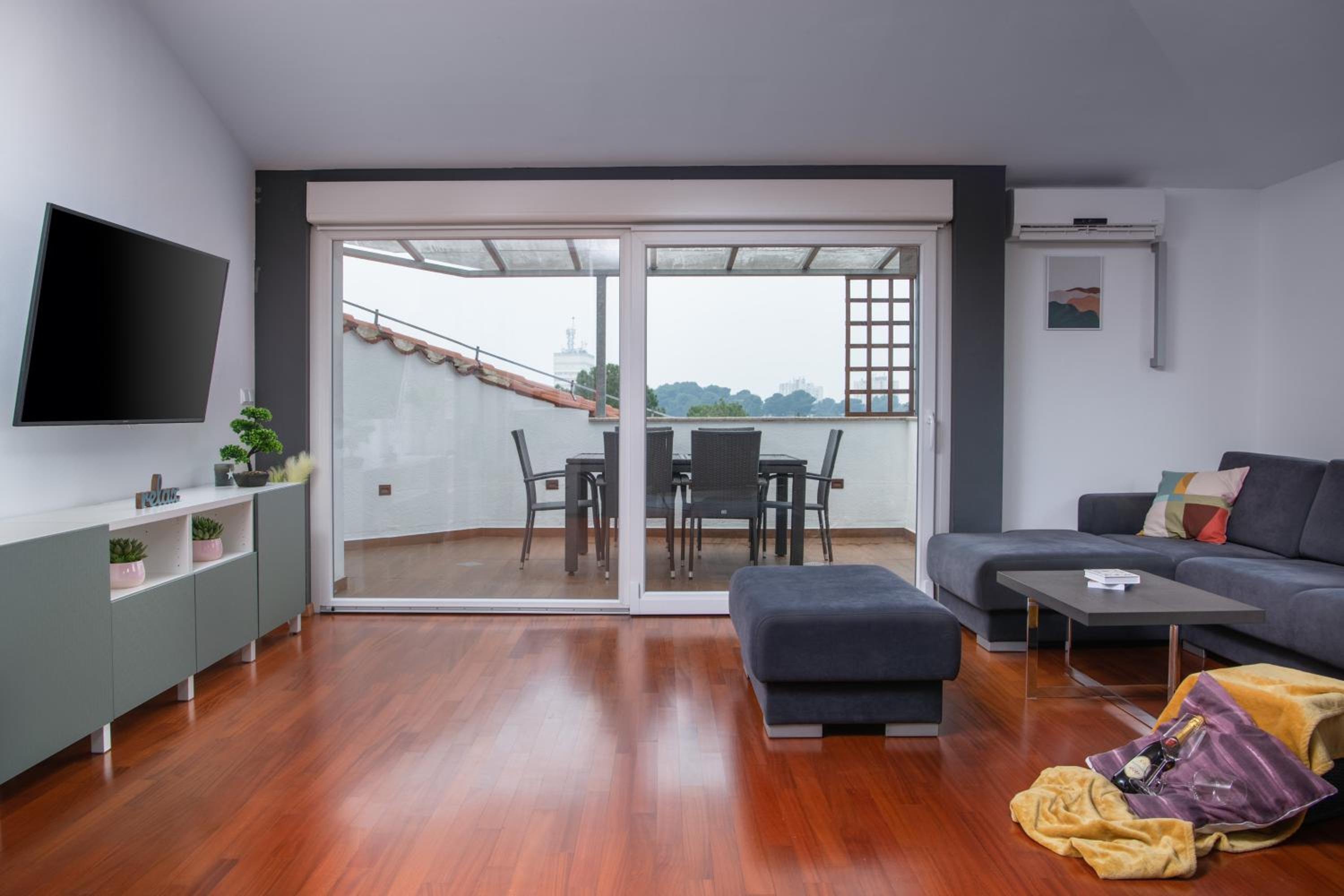 One-Bedroom Apartment