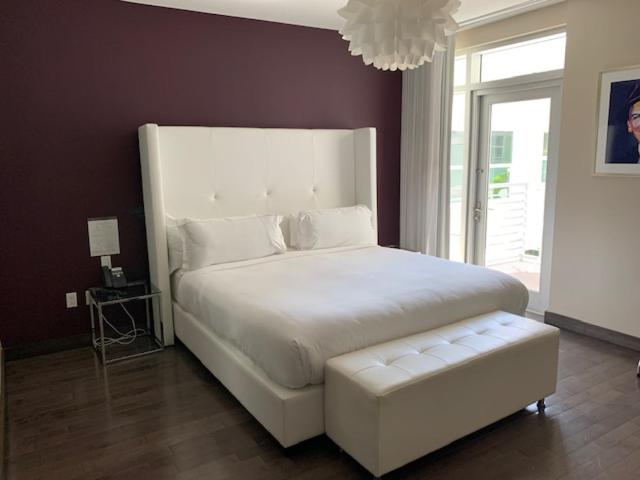 Prime King Balcony Room