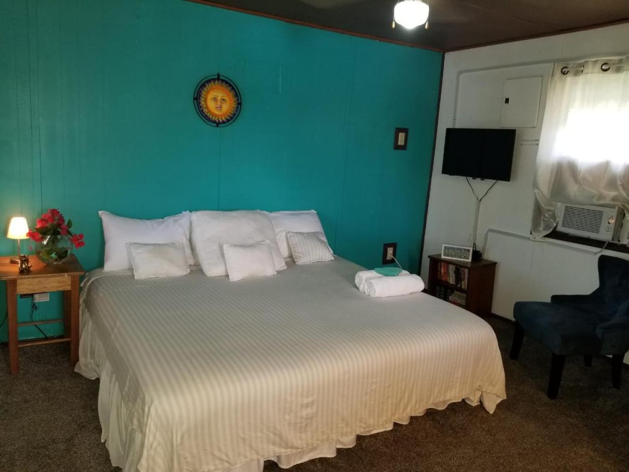 Deluxe King Room photo 1